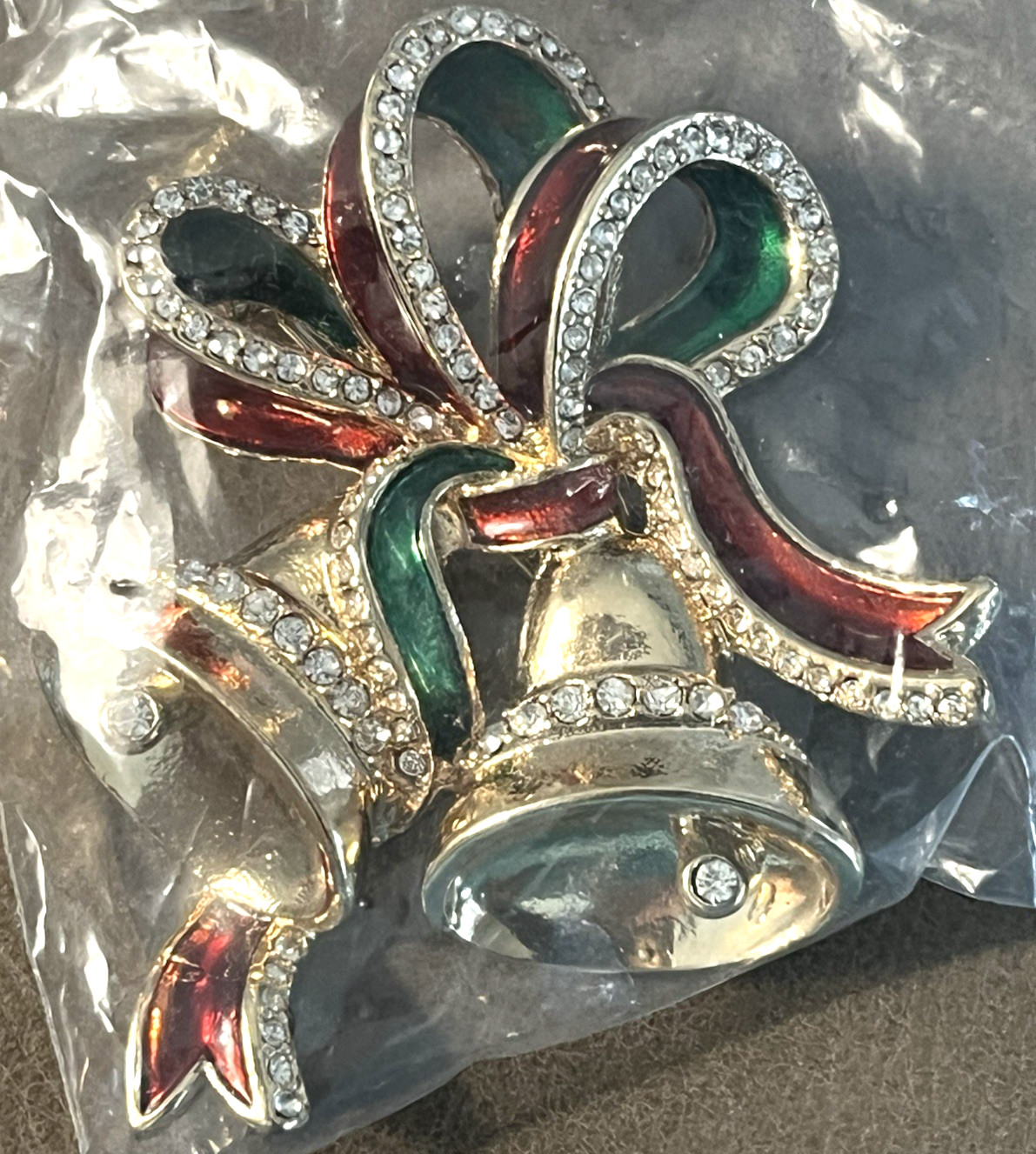 AVON 2005 HOLIDAY BELLS COLLECTION BROOCH IN SEALED PACKAGE NOS CHRISTMAS PIN