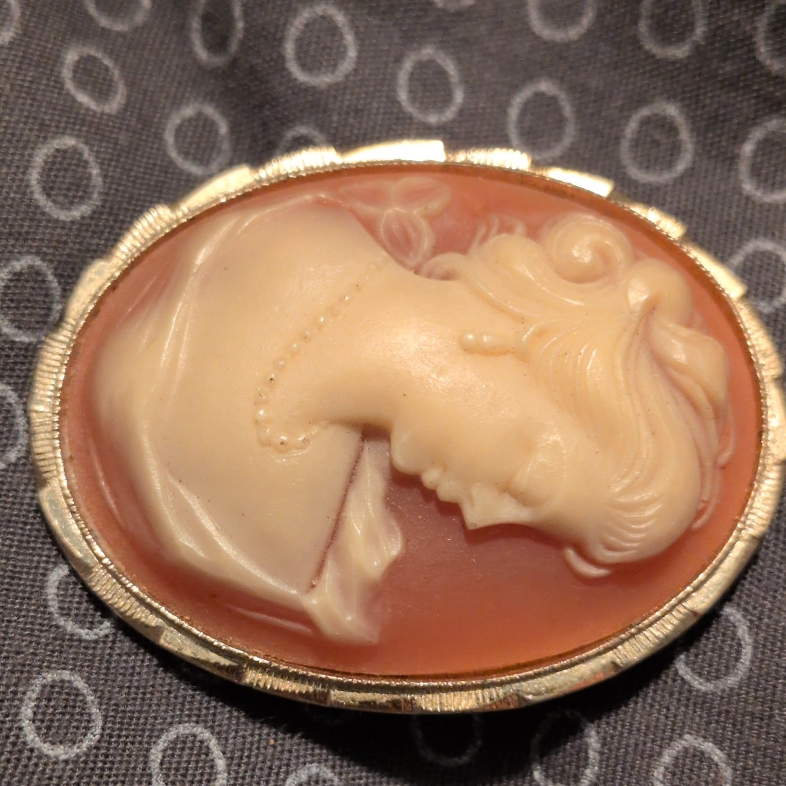 Oval Cameo Portrait Brooch Pin Gold Tone Frame Pink & Ivory, Beauty Theme