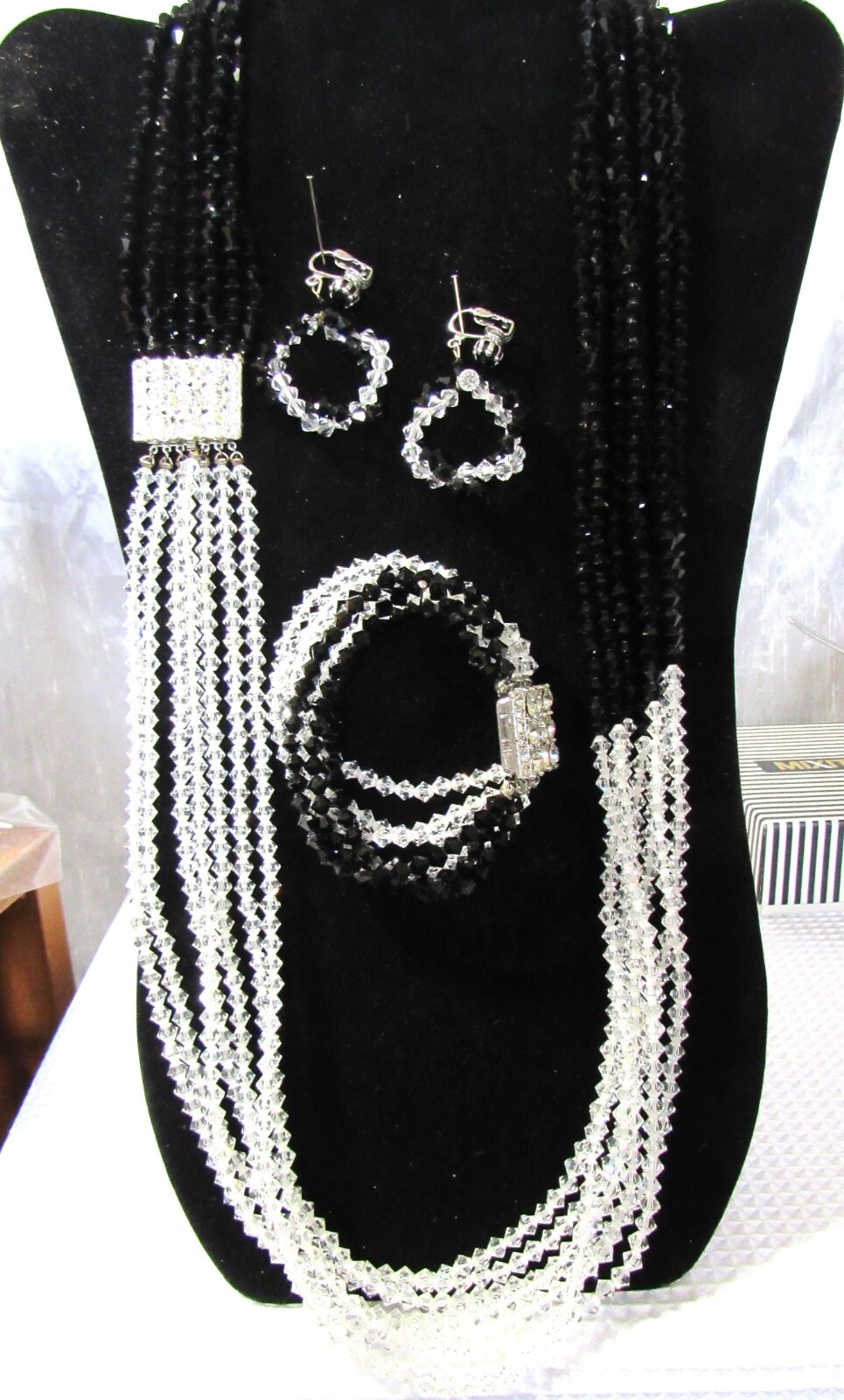 VTG Glass Bead 7-Strand 33″ Necklace Bracelet Earrings Black & Clear Parure Set