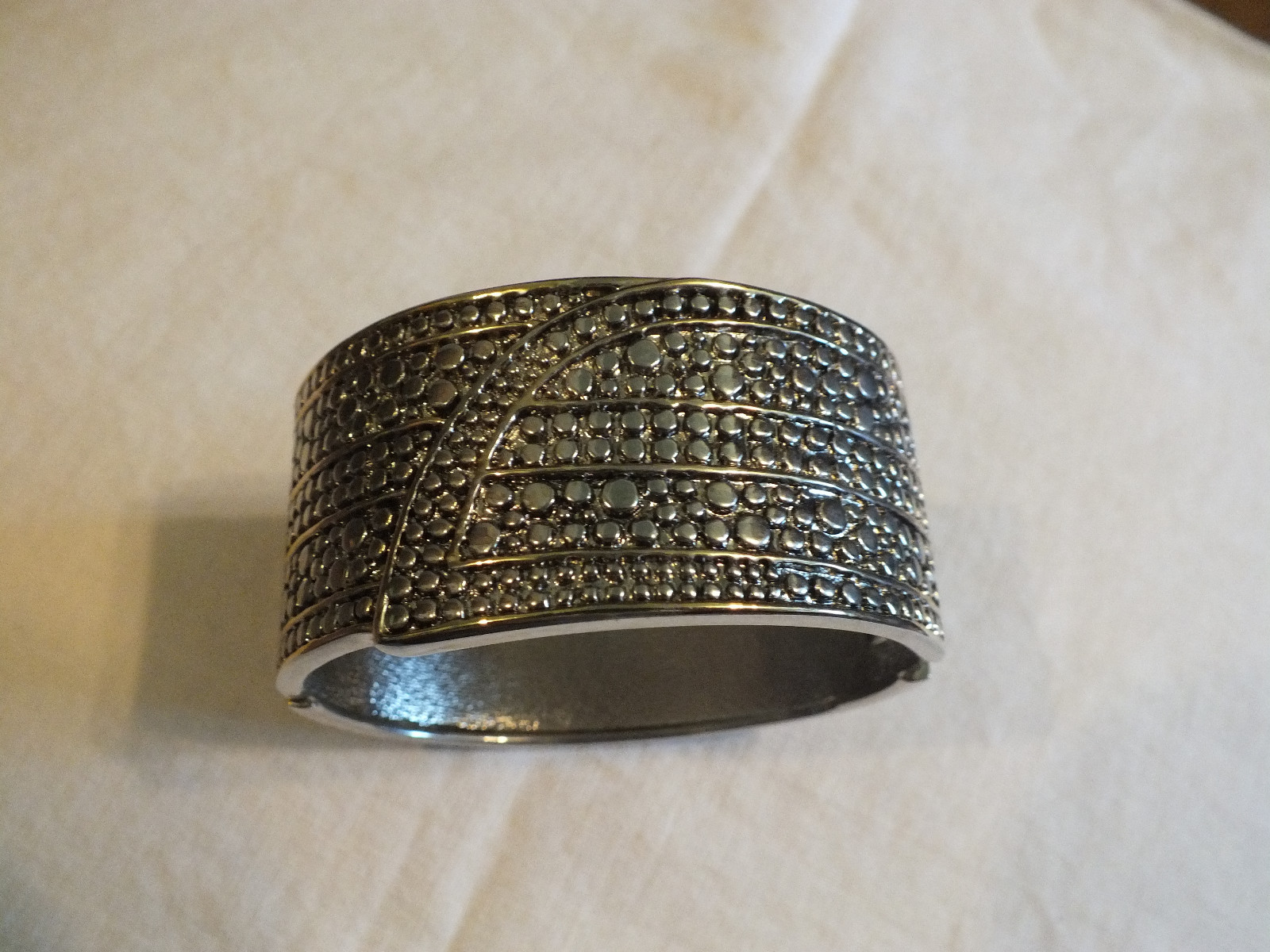 Beautiful Clamp Bracelet Silver & Gold Tone Textured 1 3/8 Inch Wide UNIQUE