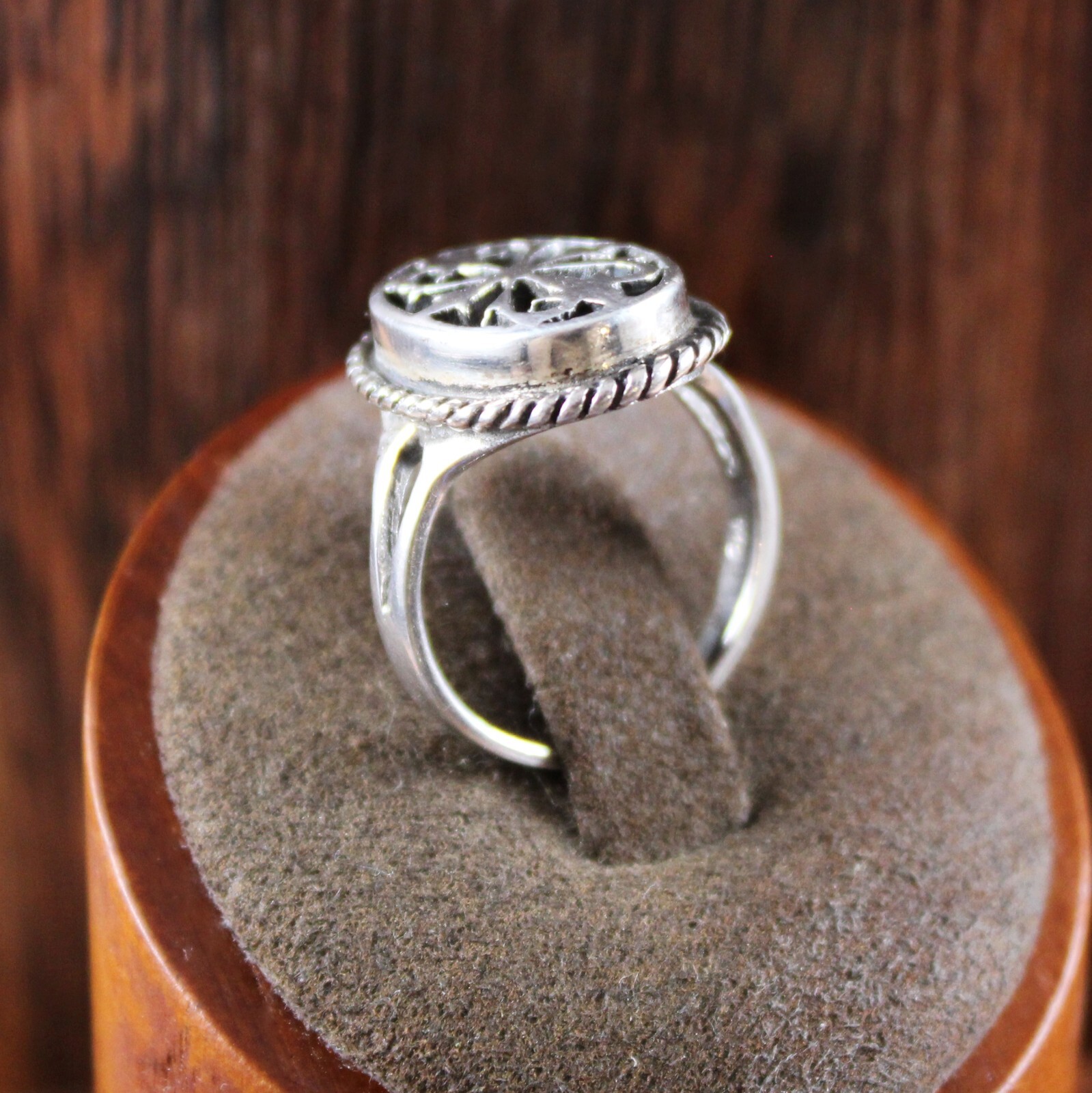Charles Winston Oval Openwork Fleur-De-Lis Ring Sterling Silver Sz 6.5 Signed CW