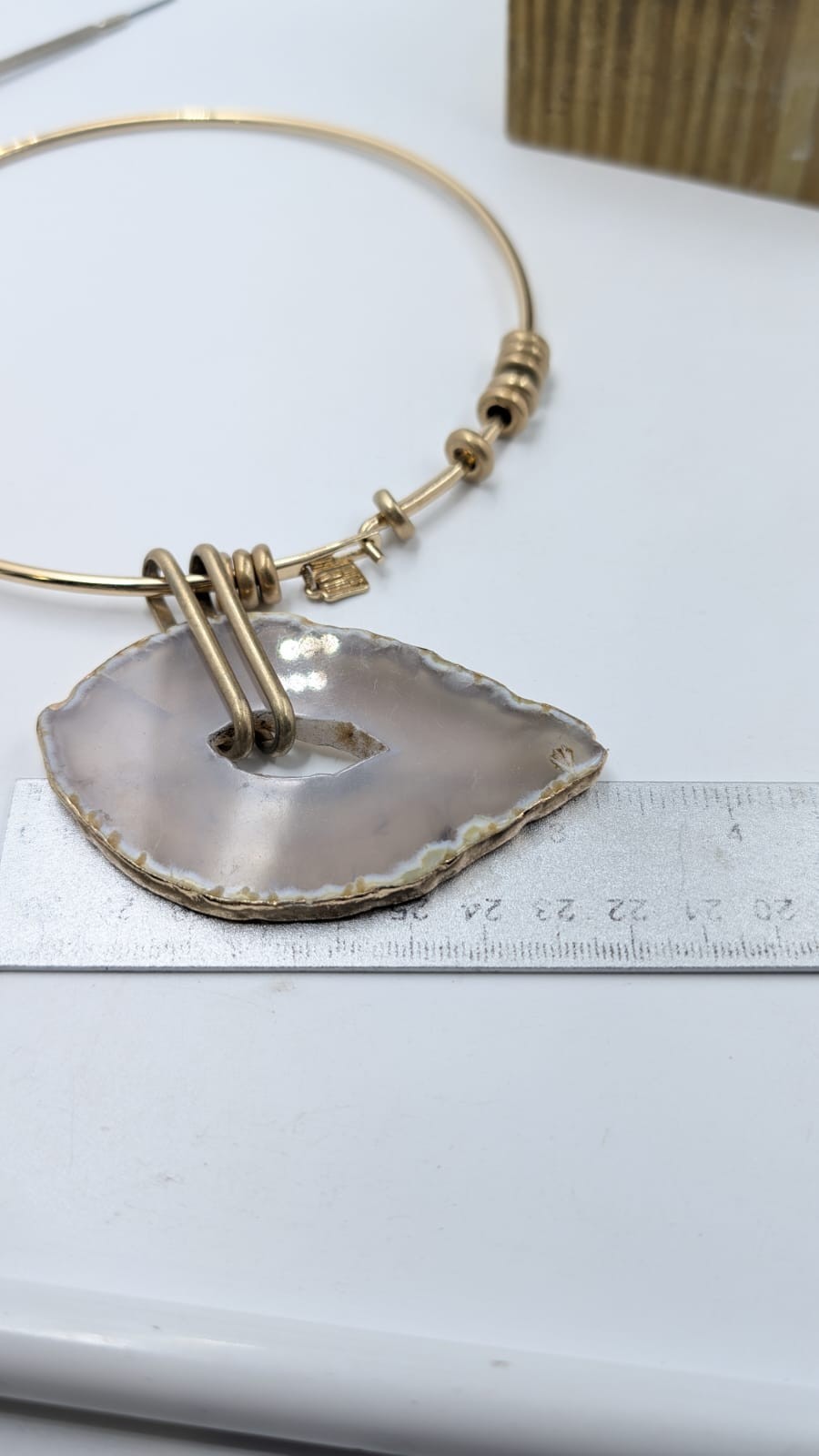RLM Robert Lee Morris Soho Gold Tone Absract Stone Pendant Choker Necklace JN01