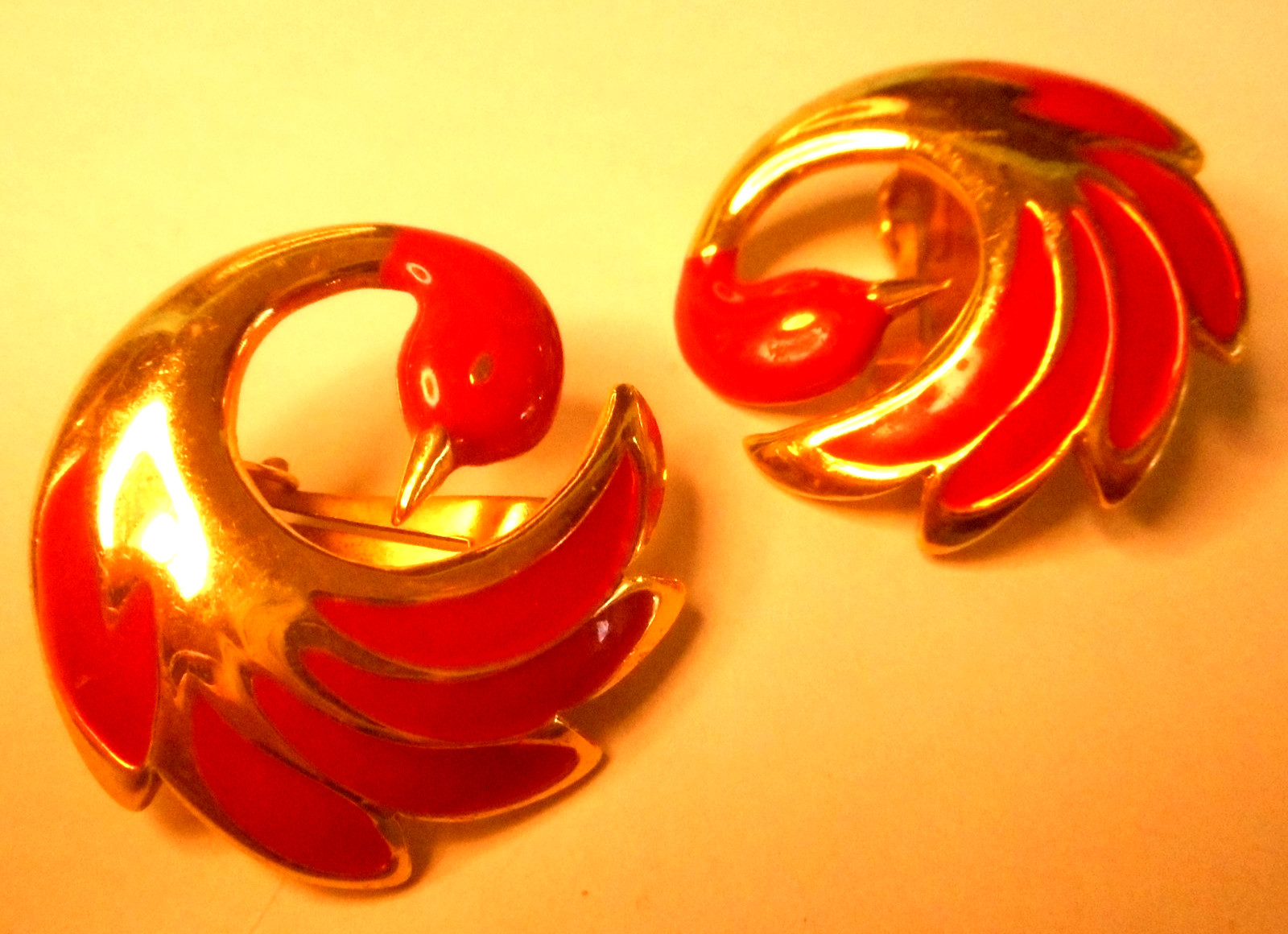 Vintage Orena Paris Red Enamel Gold Tone Swan Clip On Earrings 1″