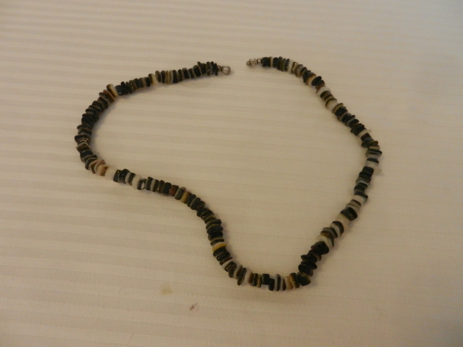 Vintage Black, White, Brown Stones Choker Necklace 17.5″ Long