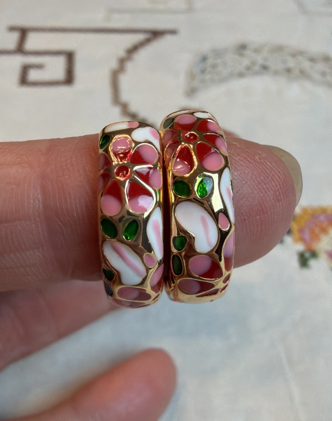 VTG Floral Enameled Metal Hoop Earrings Pink Red Gold Tone