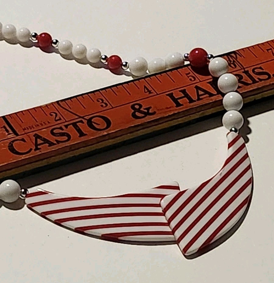 VTG 60s/80s Mod Red White Striped Bib Necklace Candy Stripe W/ Lg White Beads