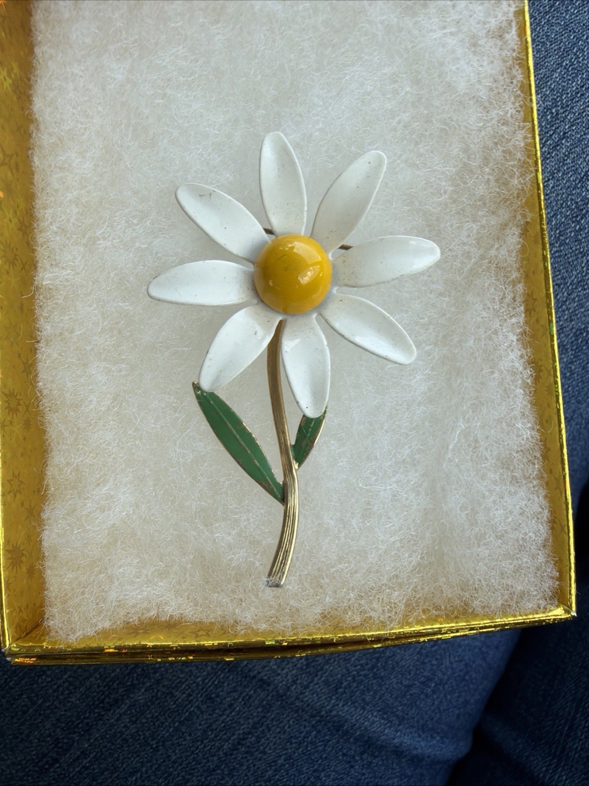 Vintage Enameled White/Yellow Daisy Flower Brooçh. Retro 1970’s Vibe Pre-owned
