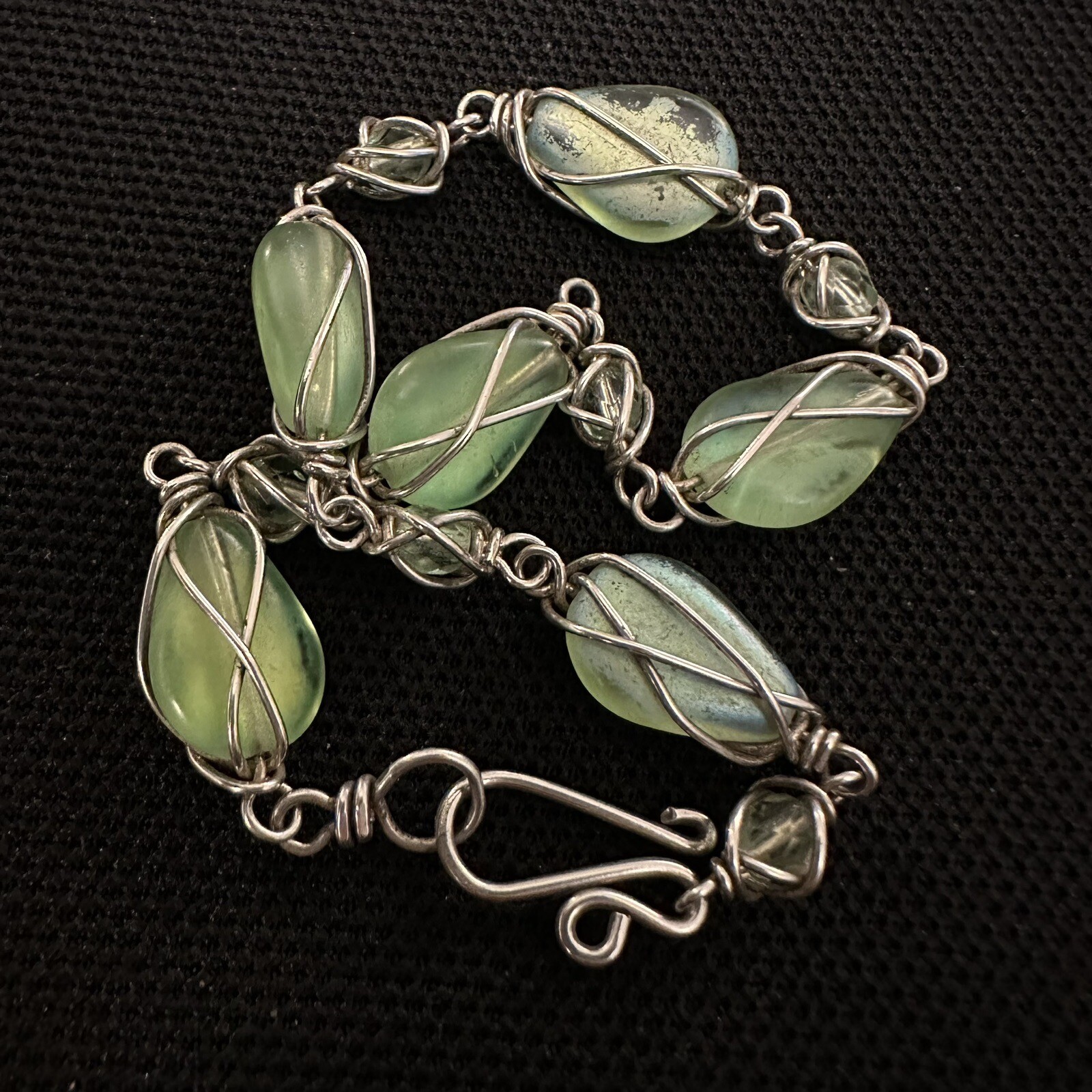 ESTATE STERLING SILVER ARTISAN WIRE WRAP GREEN GLASS BEAD BRACELET 8 3/4”LONG