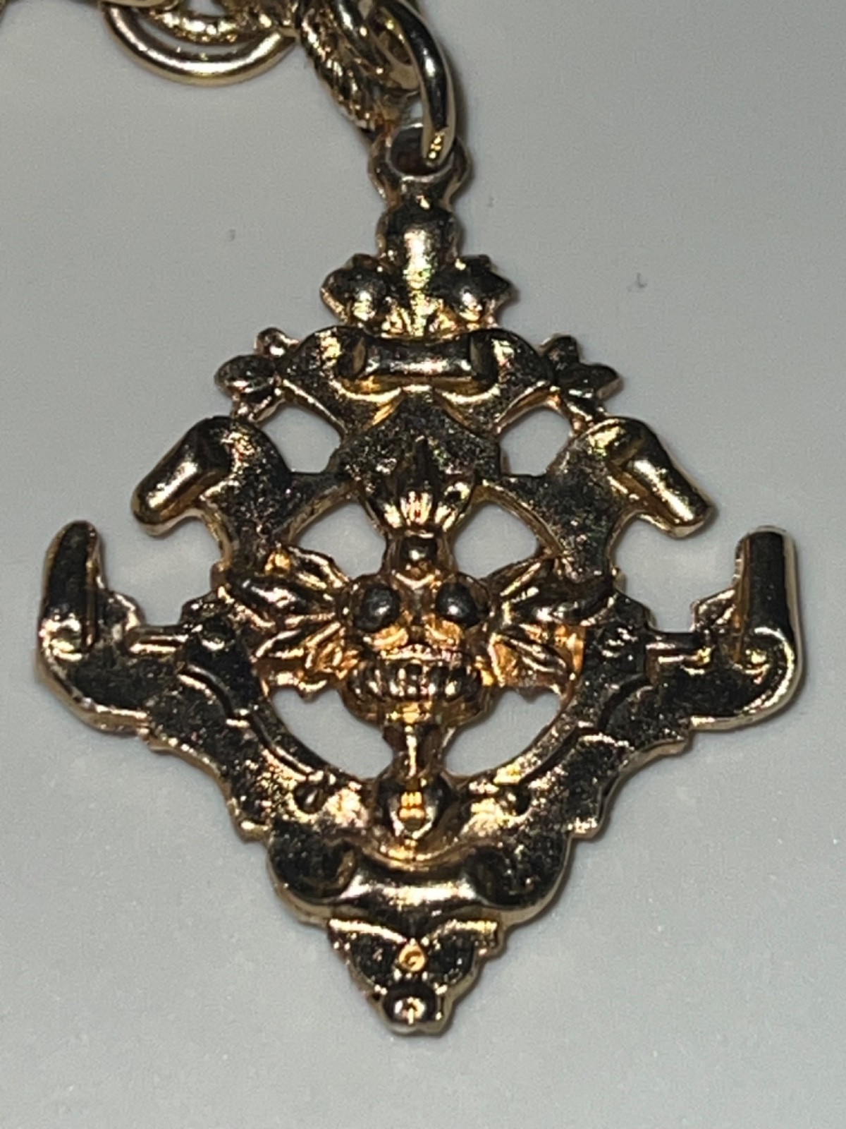 Vtg Gold-tone Double-link Textured Rolo Lariat Chain Necklace w/ Amulet Pendant