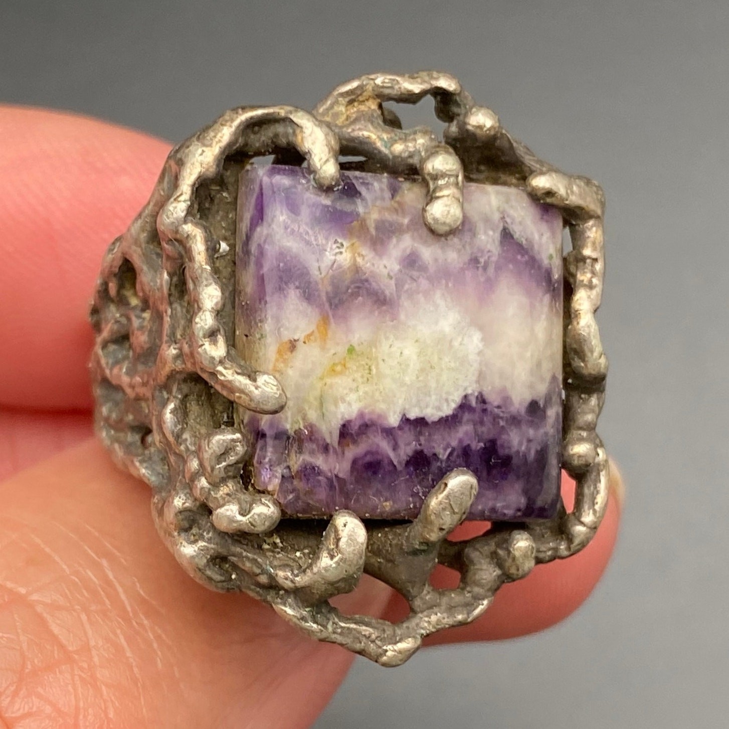 Vintage Brutalist Purple Chevron Amethyst Stone Silver Ring Size 5.5