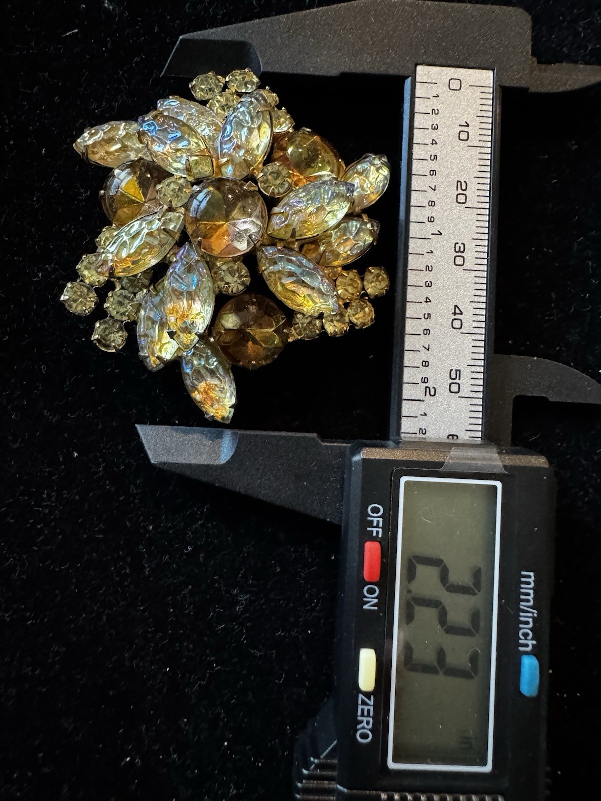 JULIANA D&E Gold Tone Cluster Prong Set Marquise Molded Stones Vintage Brooch
