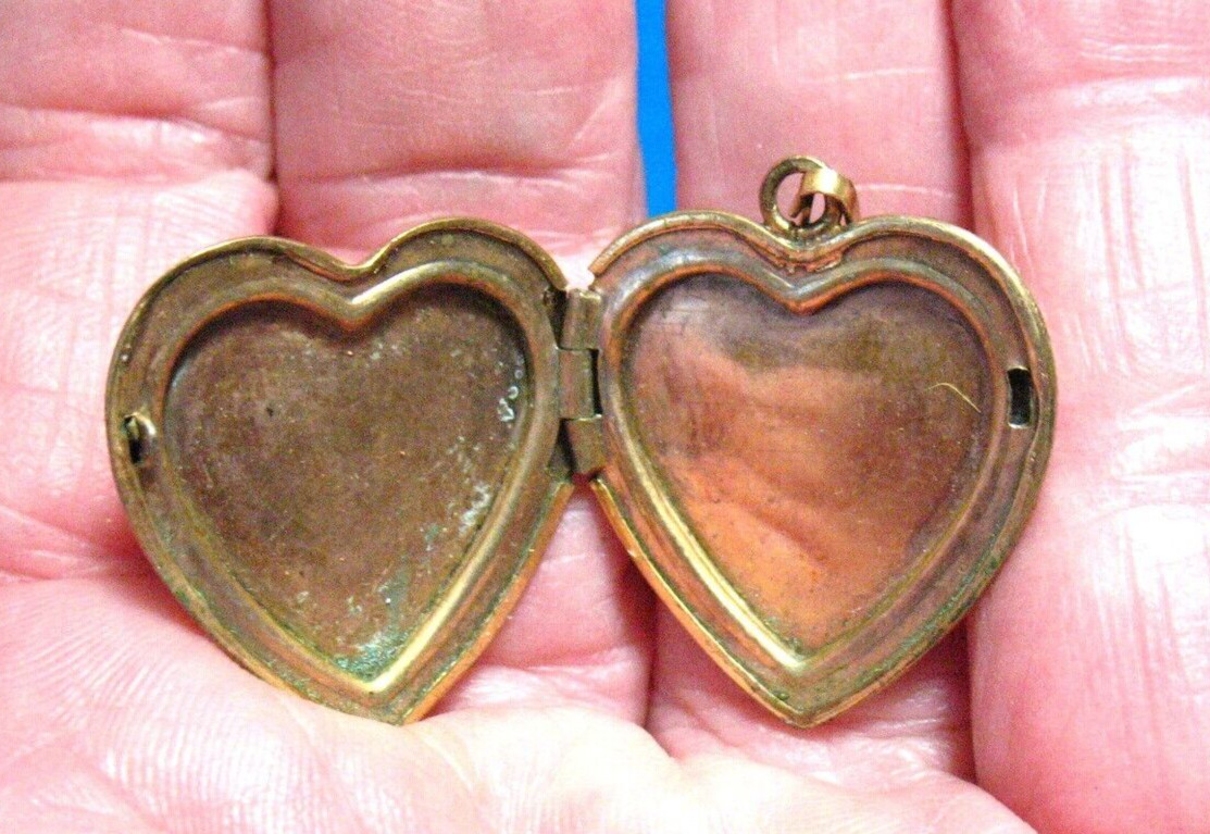 GOLD FILLED AMETHYST CLEAR STONE HEART LOCKET 7/8 X 1 INCH 4.9 GRAMS J-478