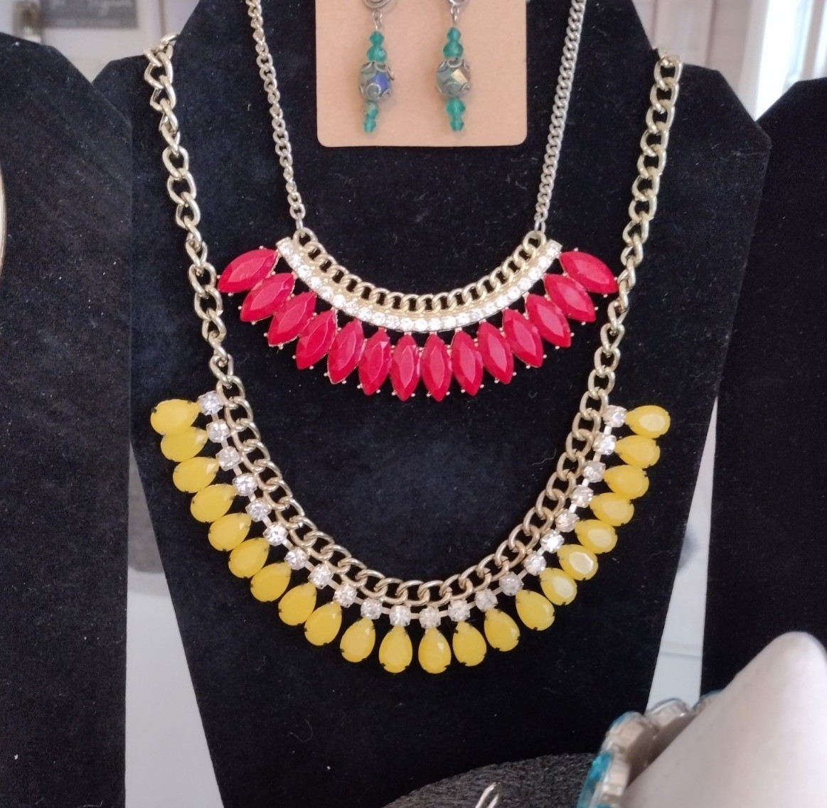 The FANCY JEWELS Lot 34 pc Faux Gem STATEMENT All Wearable Some Signed & Sets