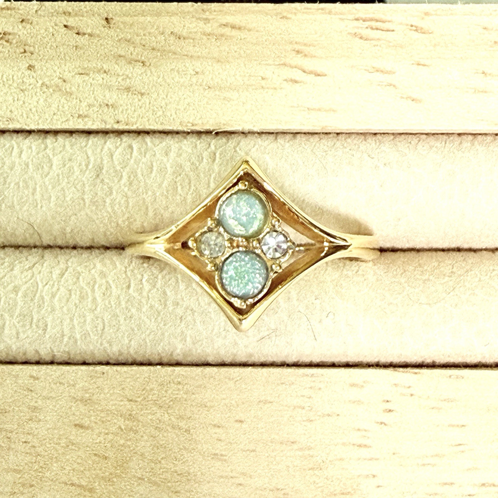 Vtg Avon Gold Tone 80’s Glowing Cabochon Sparkle Statement Ring LG Size 8.75 B