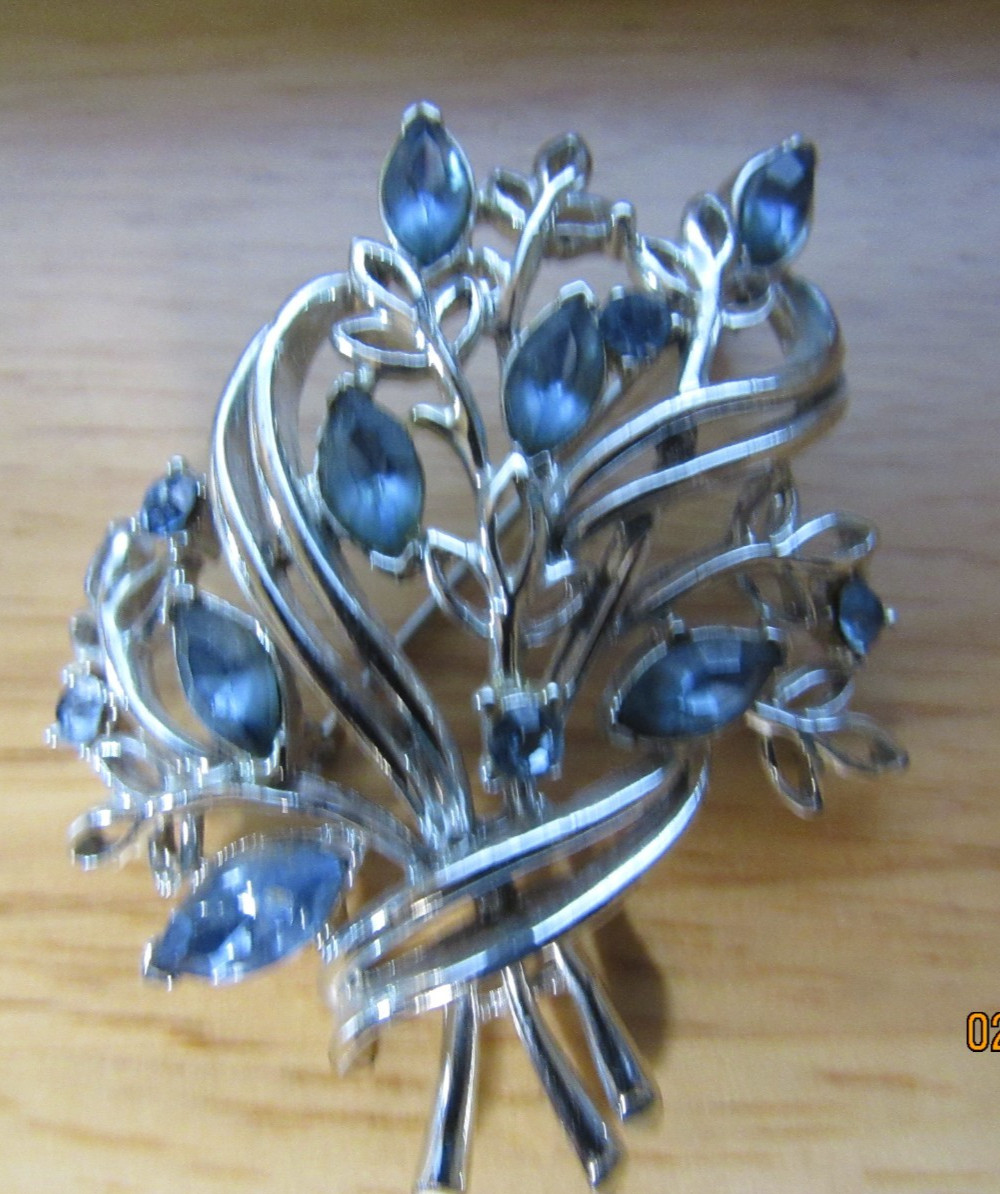 VTG. UNSIGNED CORO? SILVERTONE BLUE RHINESTONE BOUQUET 2″