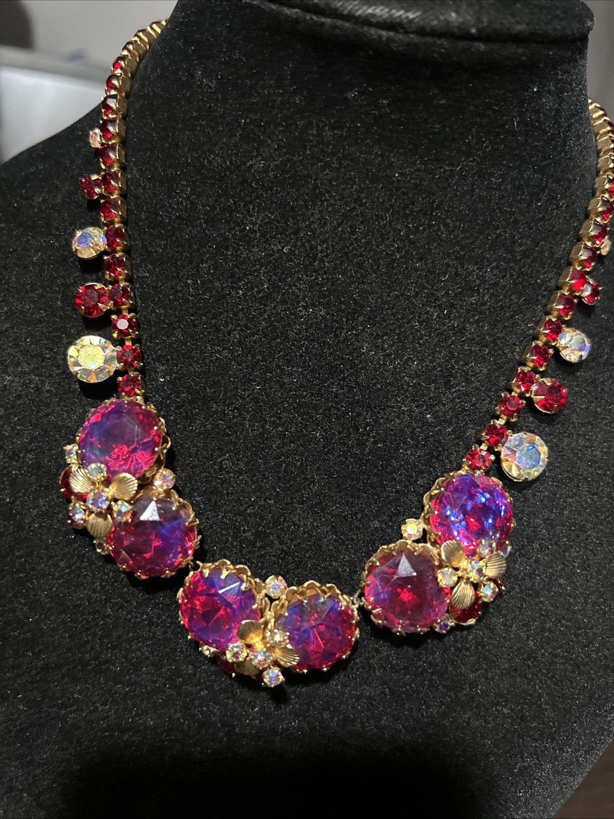 Vtg Stunning UnSigned REGENCY Iridescent Red Glass Stones AB Demi Parure Set