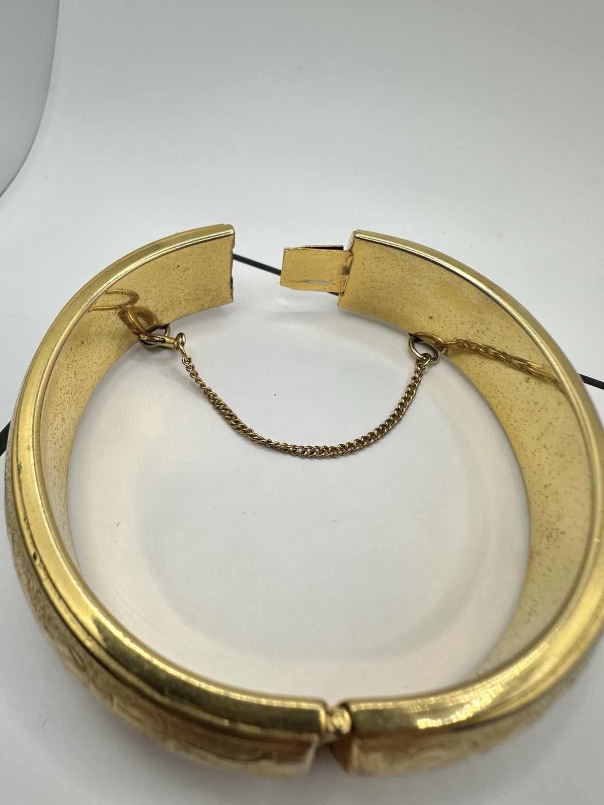 VTG Gold Tone Bangle Bracelet Safety Push Clasp Unsigned Costume Repair Read