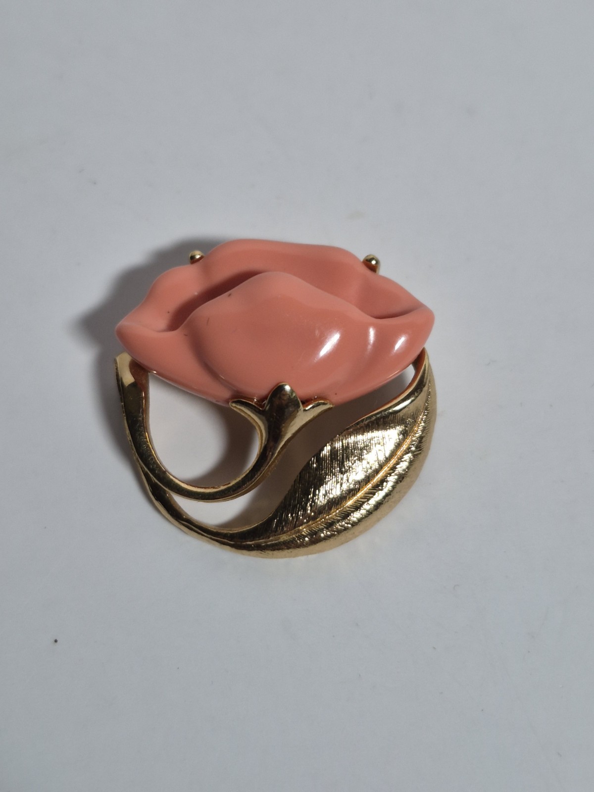 Vintage Avon Coral Poppy Flower Brooch Pin Gold Tone Scarf