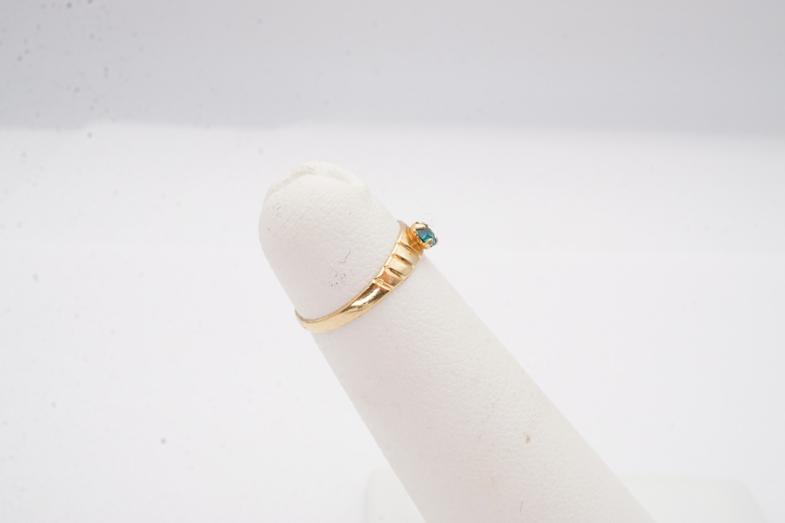 Vintage 10k Yellow Gold Green Glass Stone Childs Ring Size 2