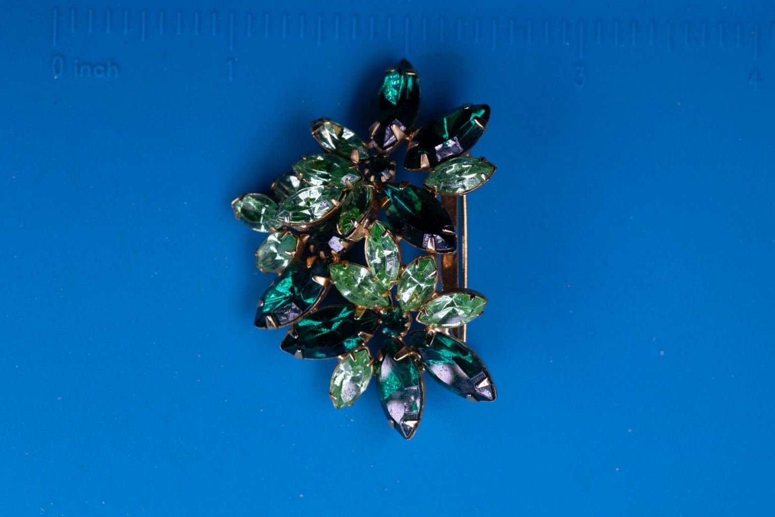 Vintage Floral Cluster Brooch Gold Tone 2.5″ Green Rhinestone Leaf Pin