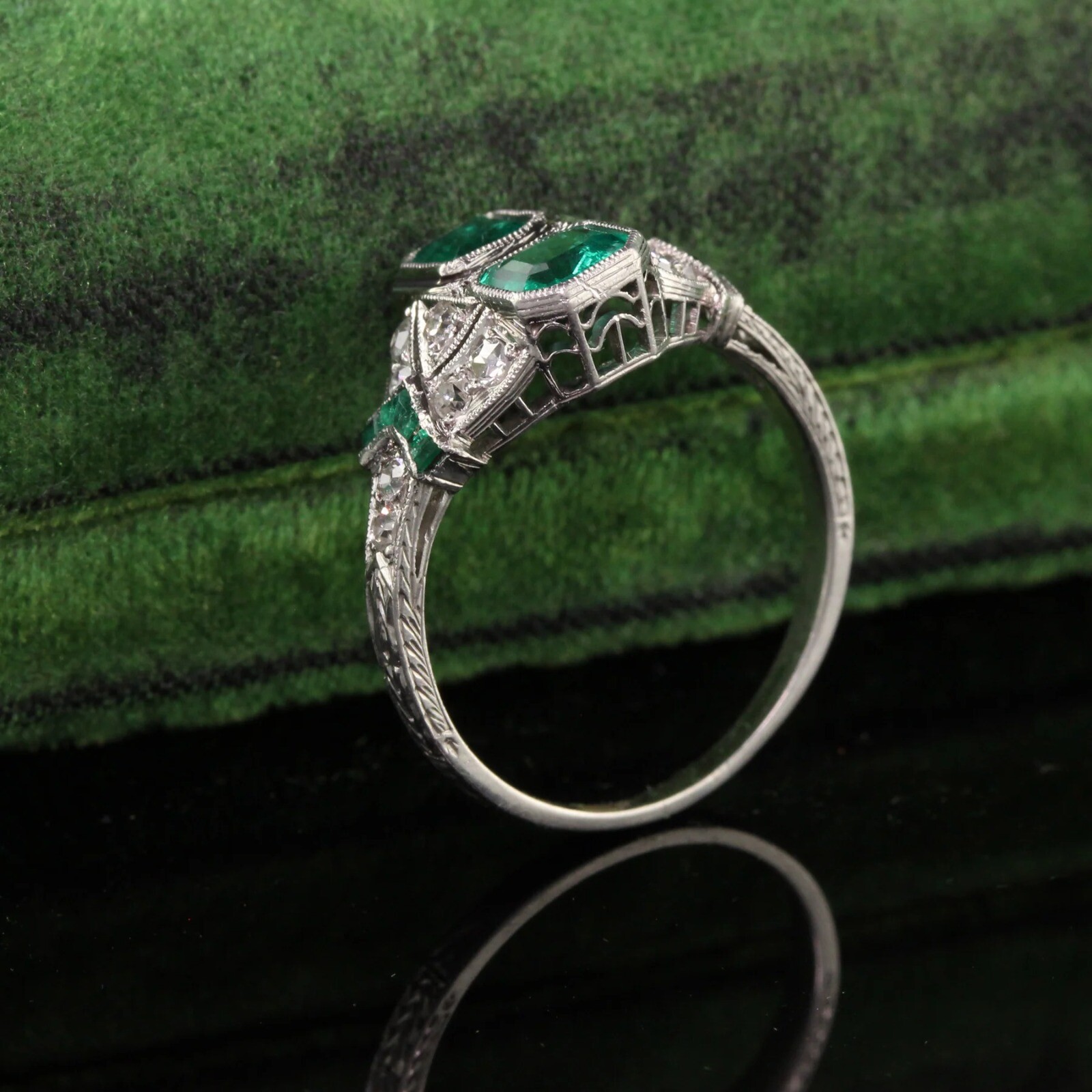 Art Deco 2.50CTW Green Asscher Cut CZ & Vintage Style Wedding Ring In 925 Silver