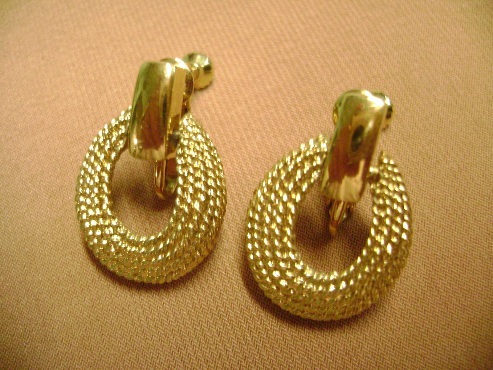 VINTAGE SIGNED NAPIER OVAL ROPE DOOR KNOCKER ADJUSTABLE CLIP ON EARRINGS!!!
