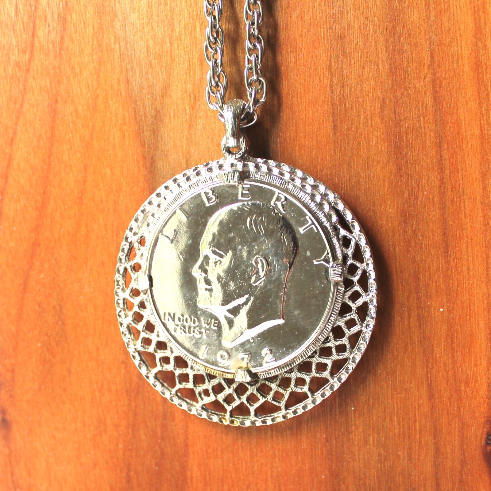 1972 American Silver Dollar Necklace Revere Mfg w/ 12″ Chain Vintage Jewelry