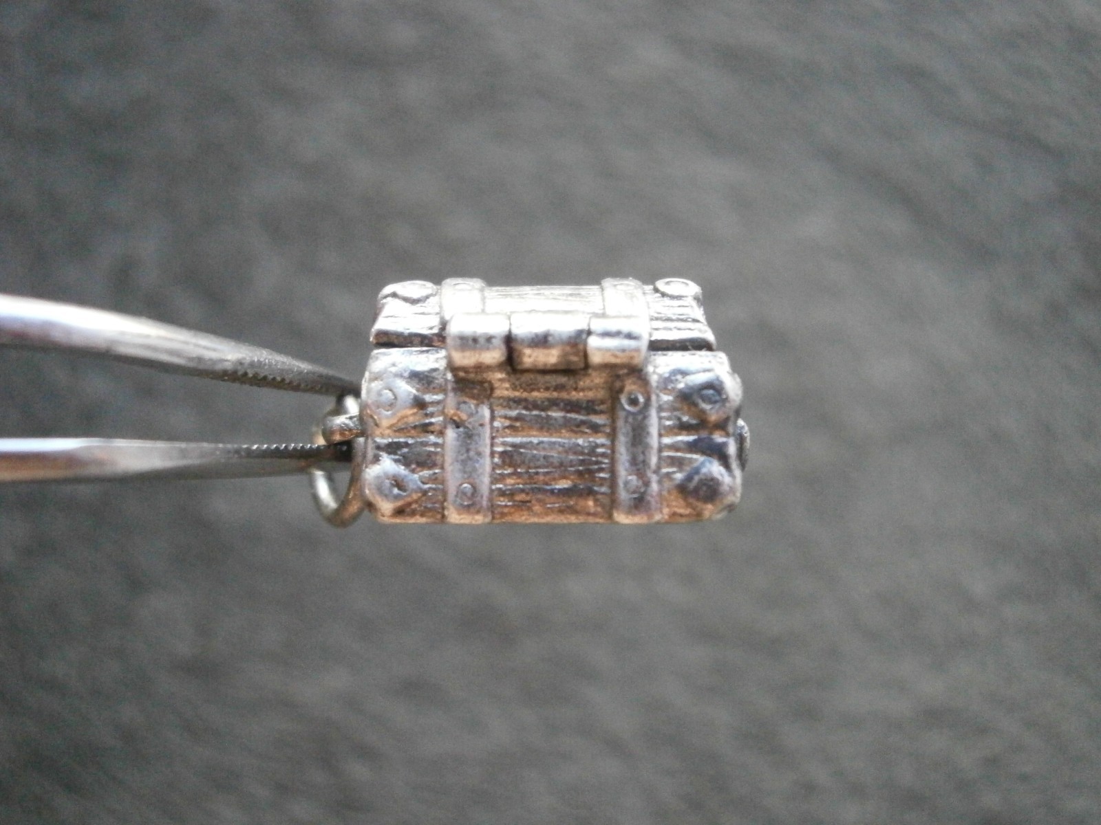 Opening Treasure Chest Vintage Sterling Silver Bracelet Charm Pendant 5.0g
