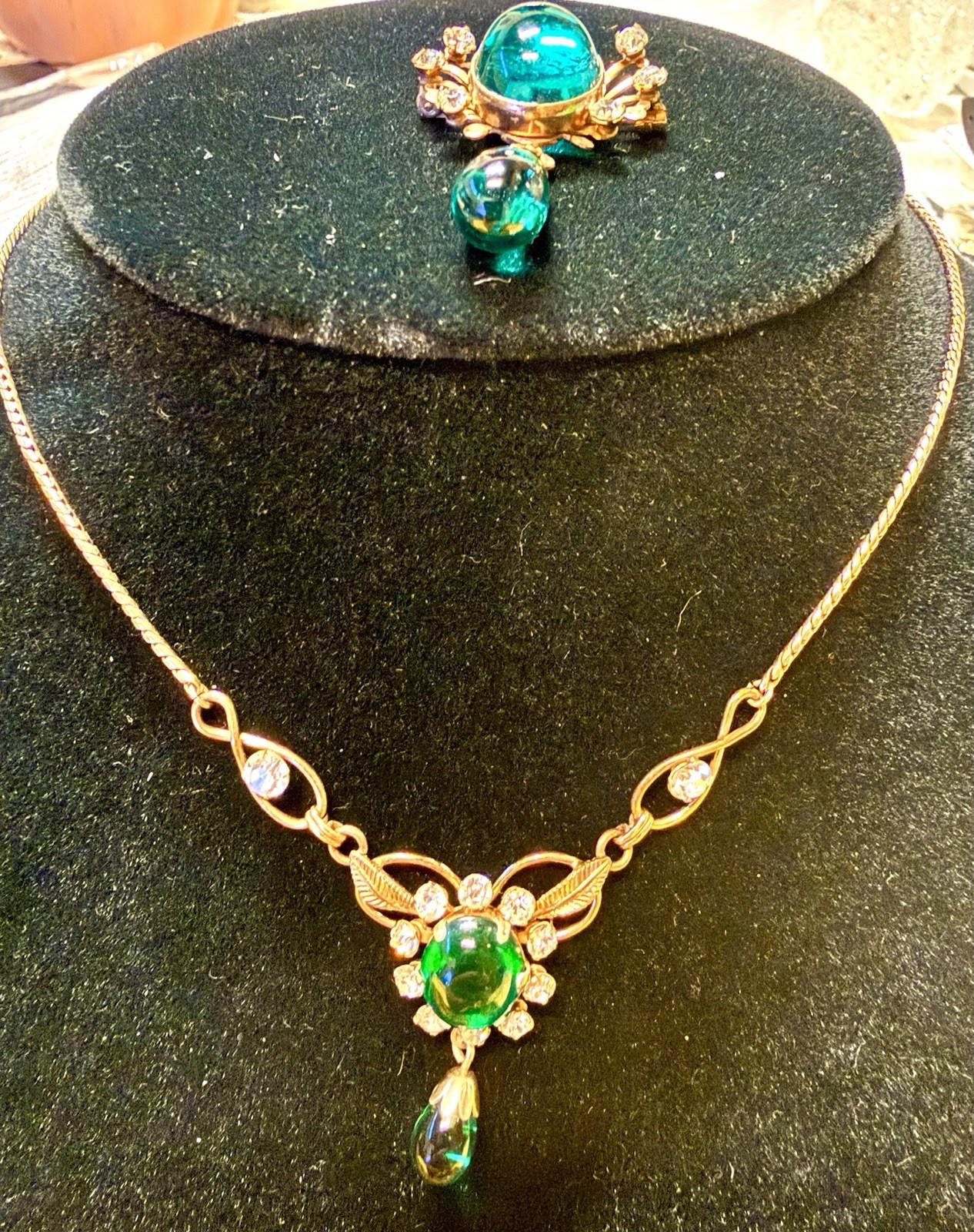 VTG.Van Dell 12K GF Emerald Green Glass Rhinestone Necklace Fur Clip Brooch Set