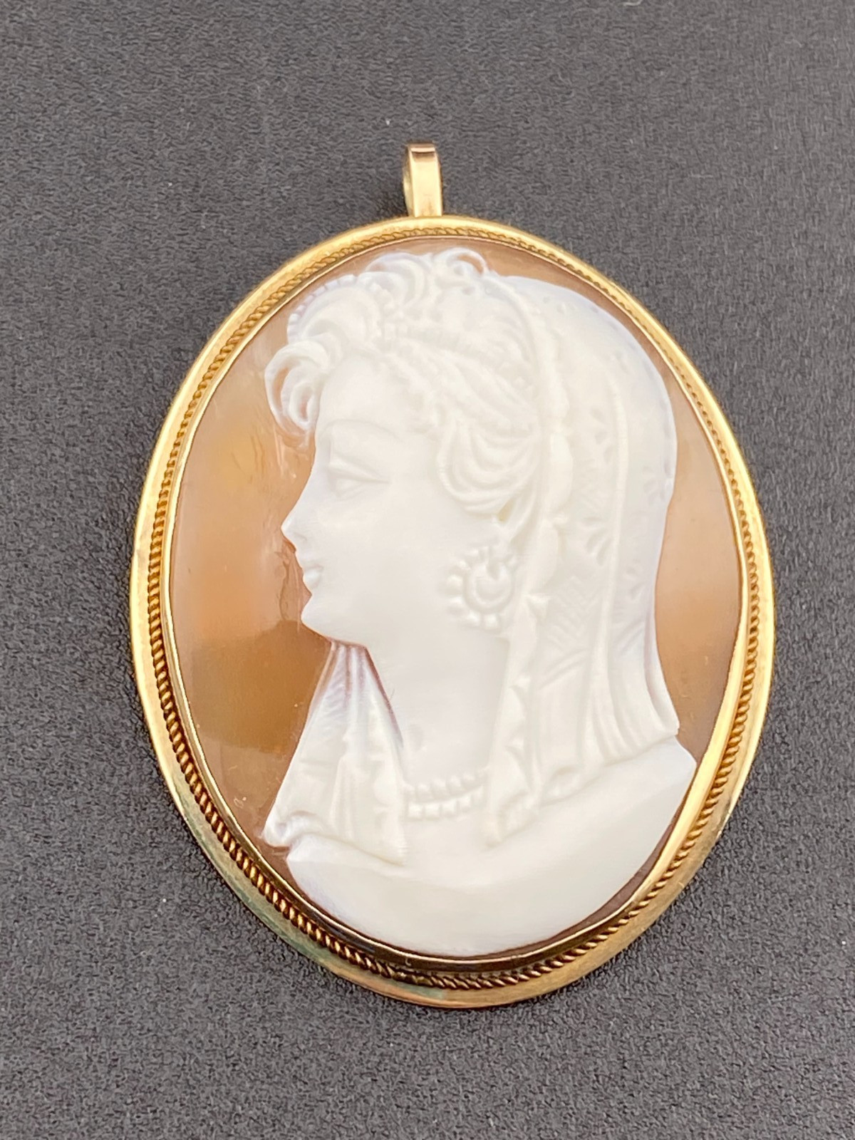 14k Gold Left Facing 1.49″ Hand Carved Cameo Brooch Pin Pendant Authentic 6.7gm