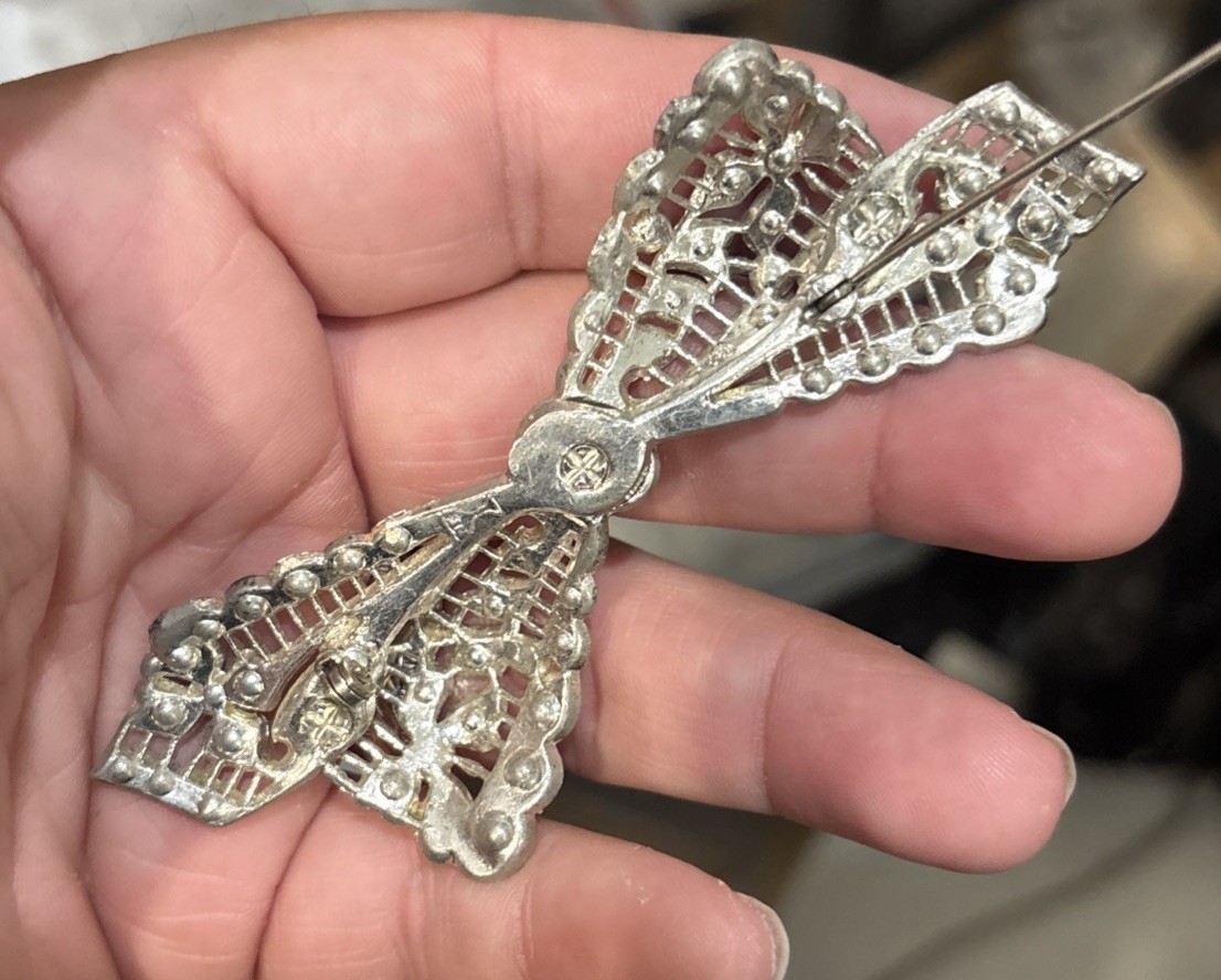 Vtg New England Glass Works Lacy Rhinestone Bow Brooch – 3 3/4″