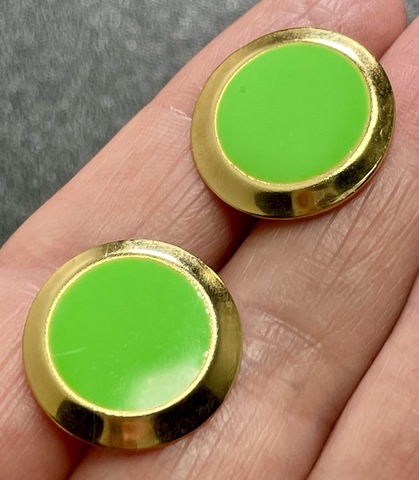 Vintage 3/4” T Round Lime Green Enameled Gold Tone Metal Earrings