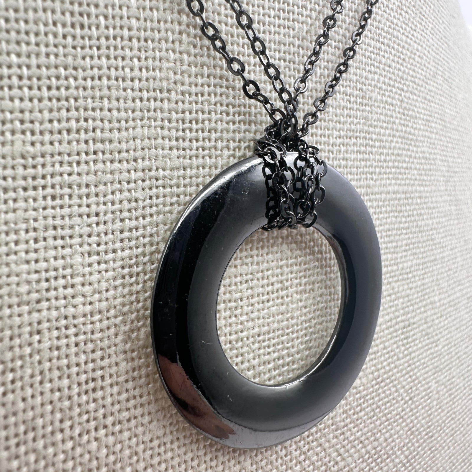Vintage 90s Black Layered Chain Circle Ring Pendant Statement Necklace Jewelry
