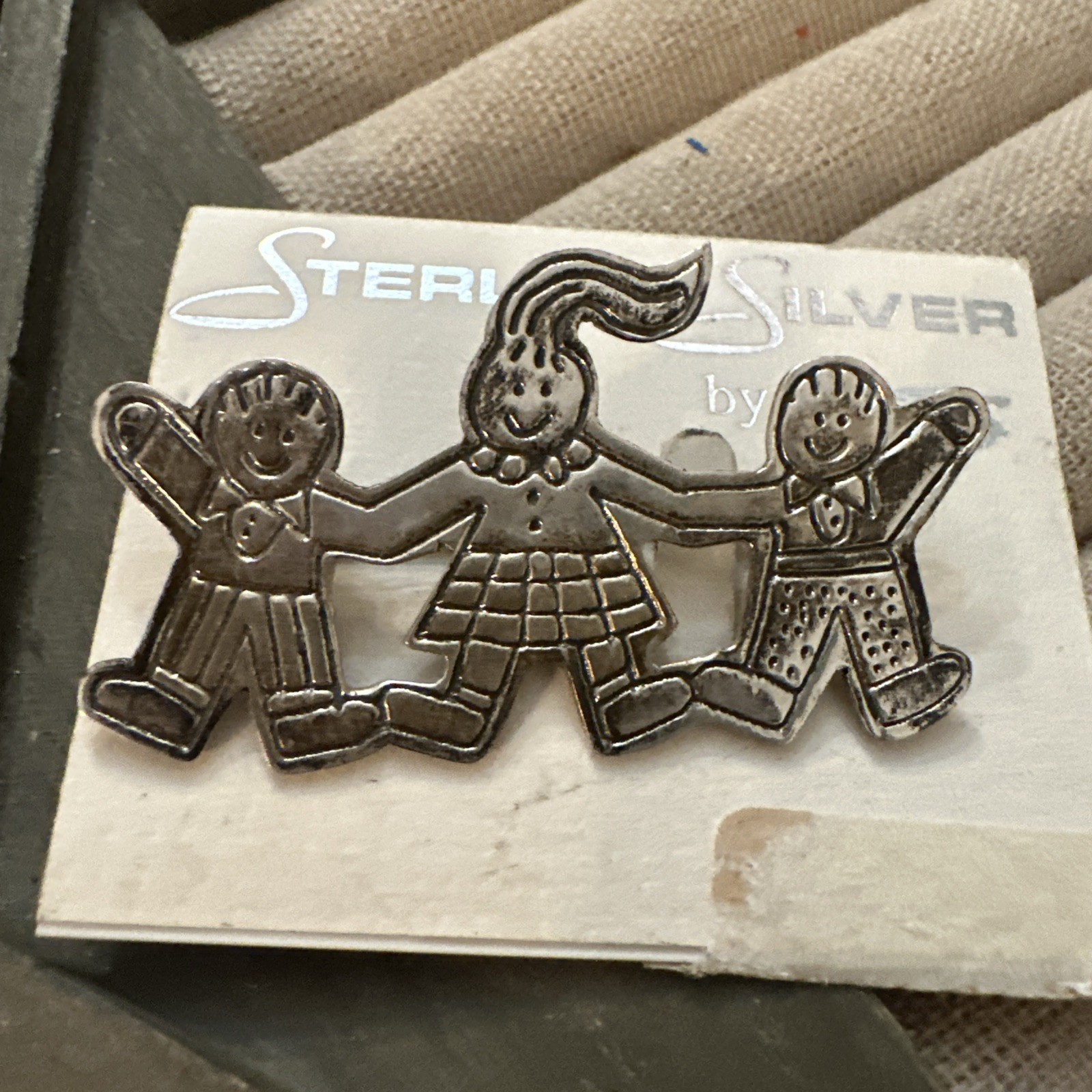 VINTAGE MEXICO STERLING SLVER 925 BOYS & GIRL SAVE THE WORLD BROOCH PIN