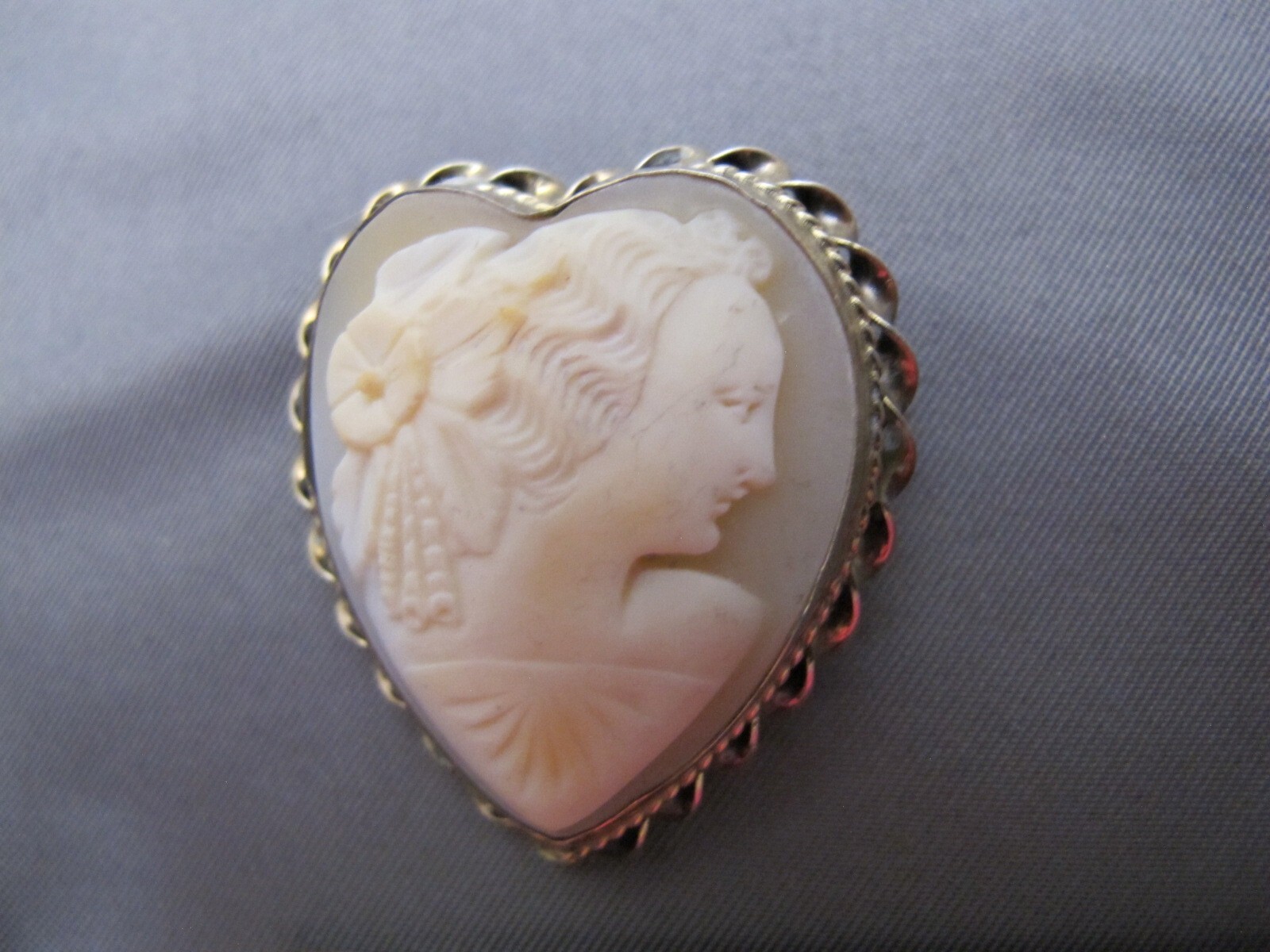 Antique HEART SHAPED SHELL CAMEO BROOCH-Gilt Silver Twist Frame
