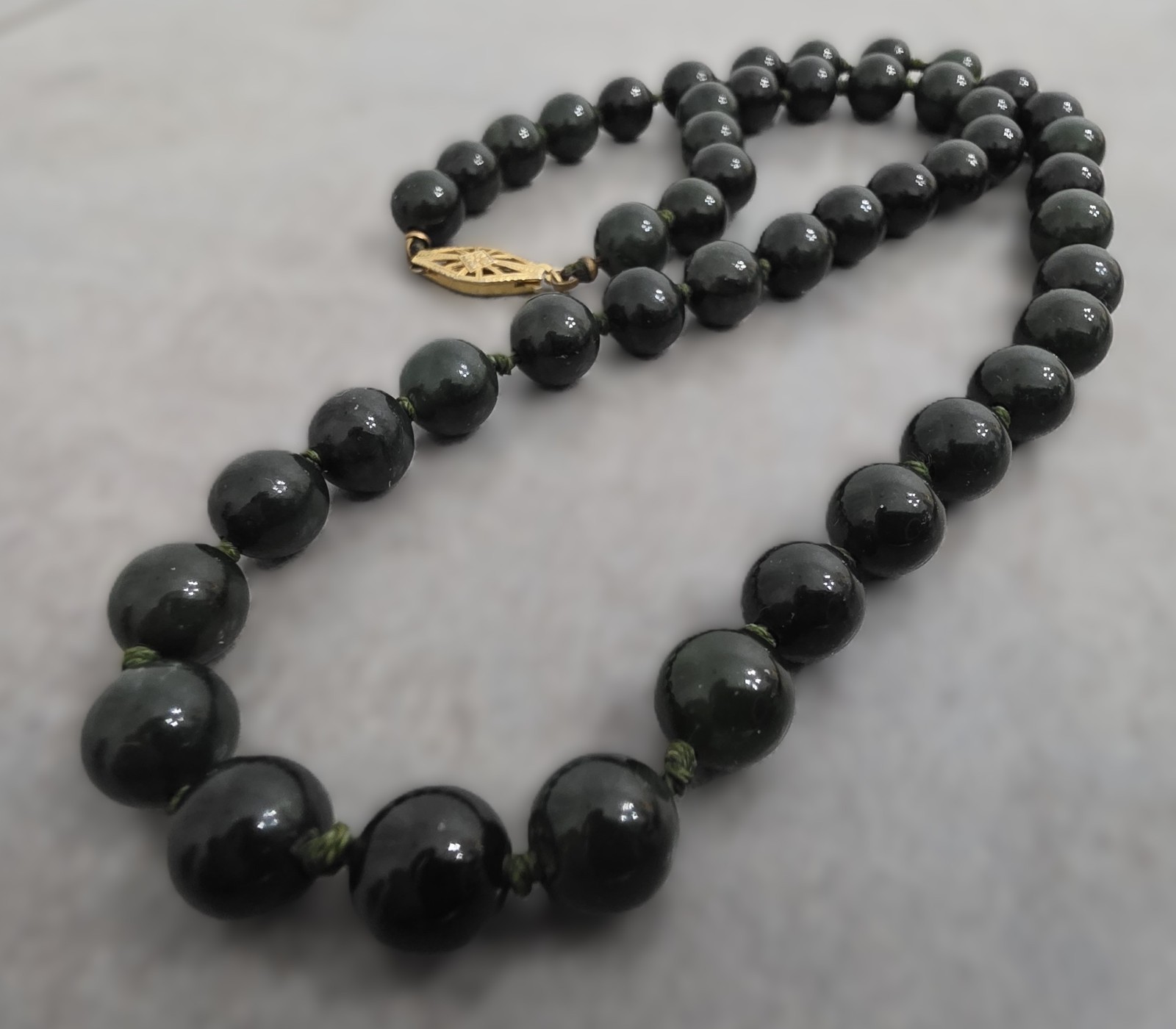 Vintage 18″ Dark Green JADITE JADE 8mm Knotted Beaded Necklace