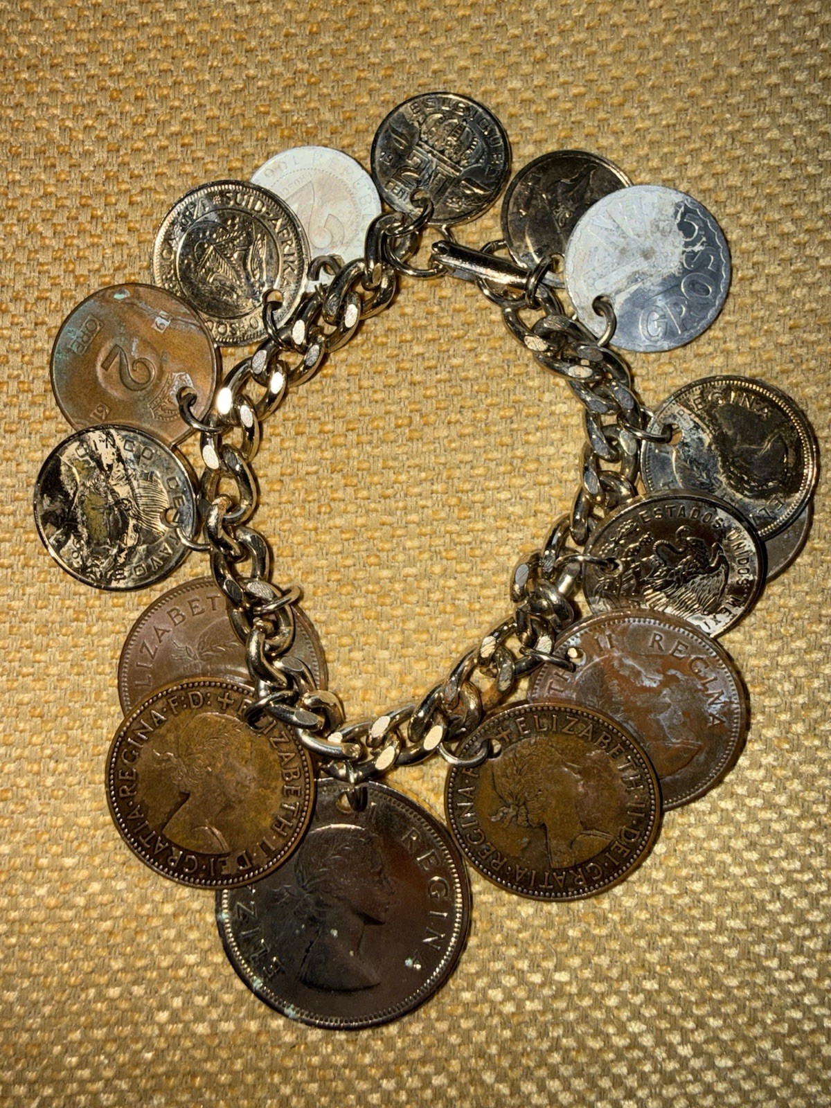 1 Vintage Foreign Coin Charm Bracelet With 15 Vintage Coins
