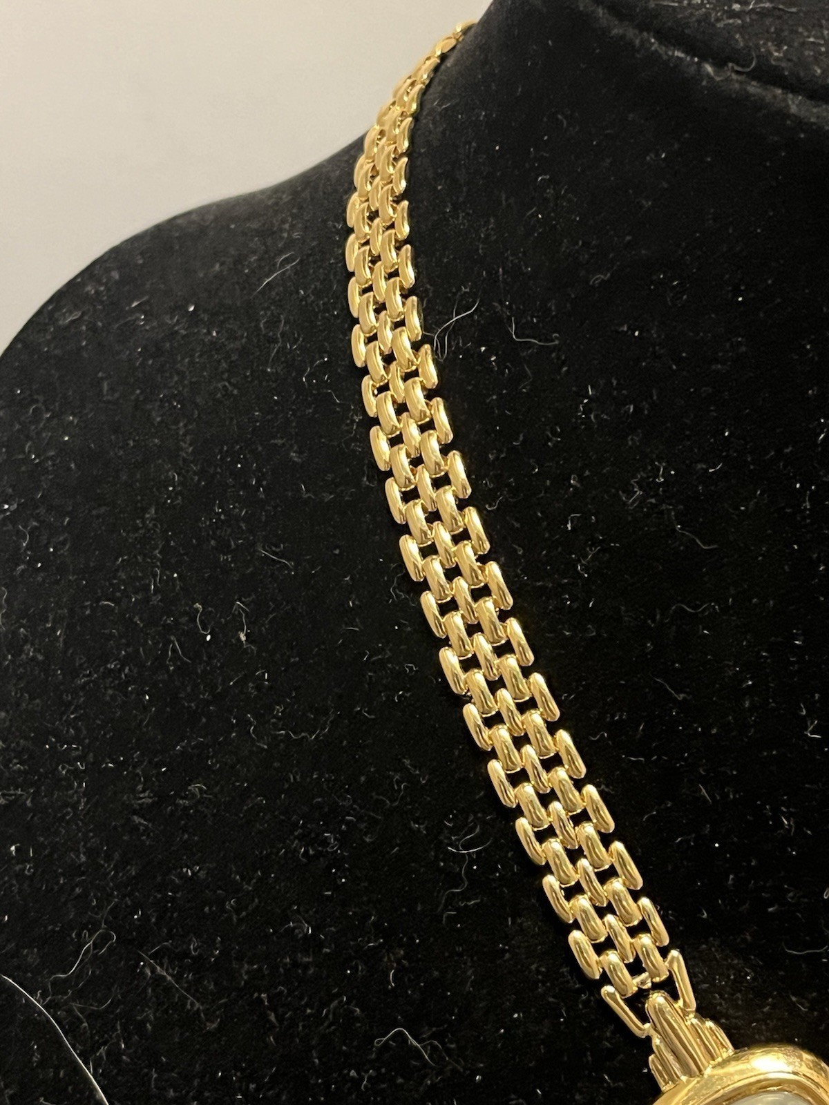 VINTAGE 16″ TRIFARI WEAVE CLEAR GLASS PENDANT GOLD TONE NECKLACE