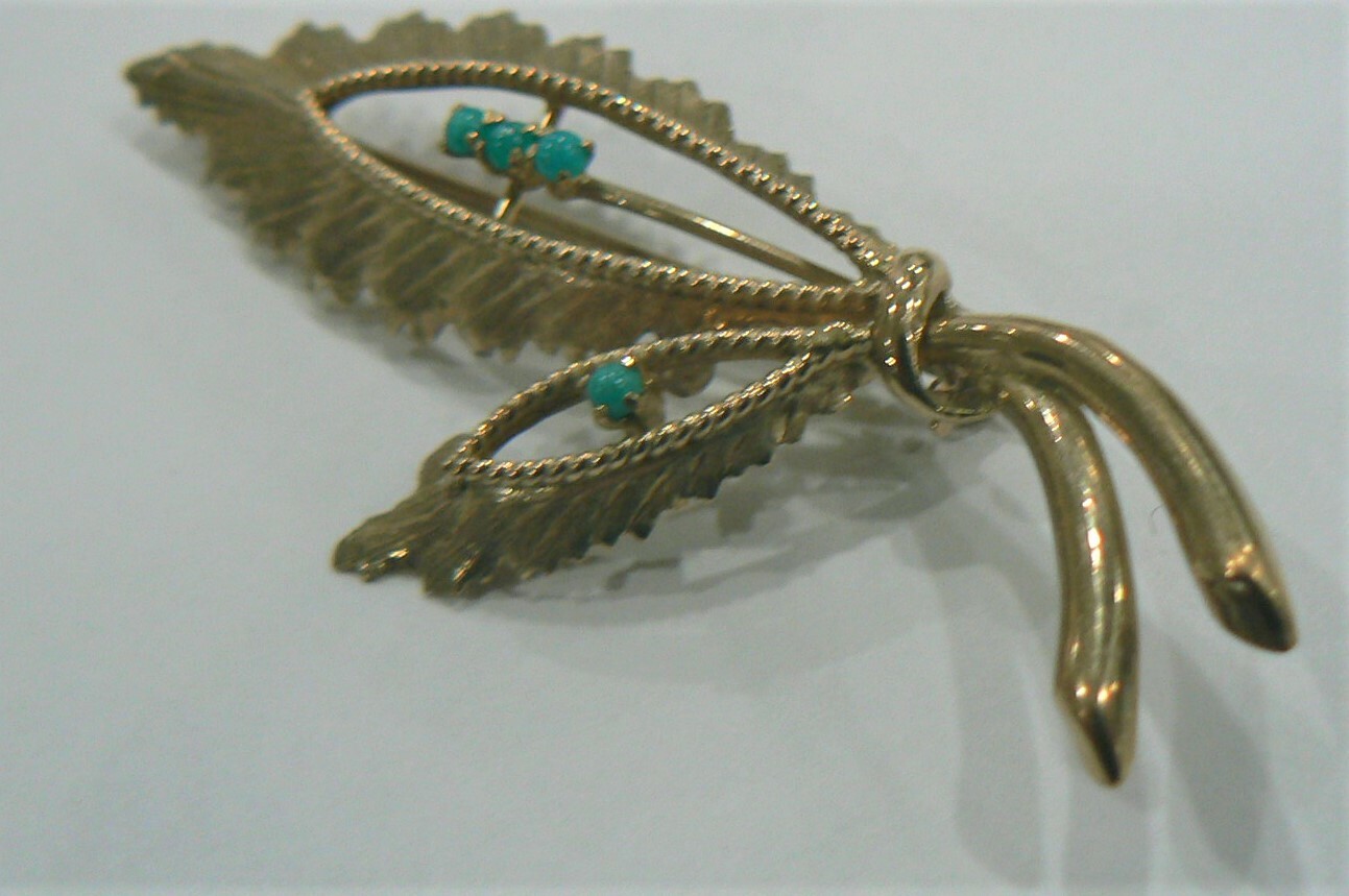 VINTAGE FEATHER STYLE 9 KARAT GOLD PIN/BROOCH WITH TURQUOISE CABOCHONS