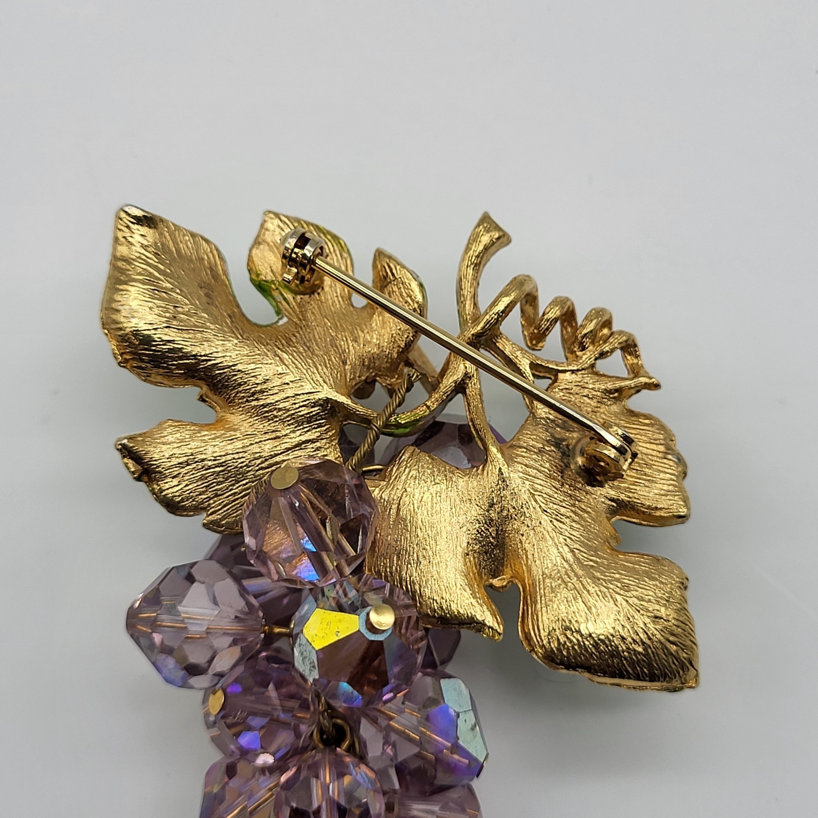 Lovely vintage Purple Crystal grape cluster dangle brooch enamel leaves cracked