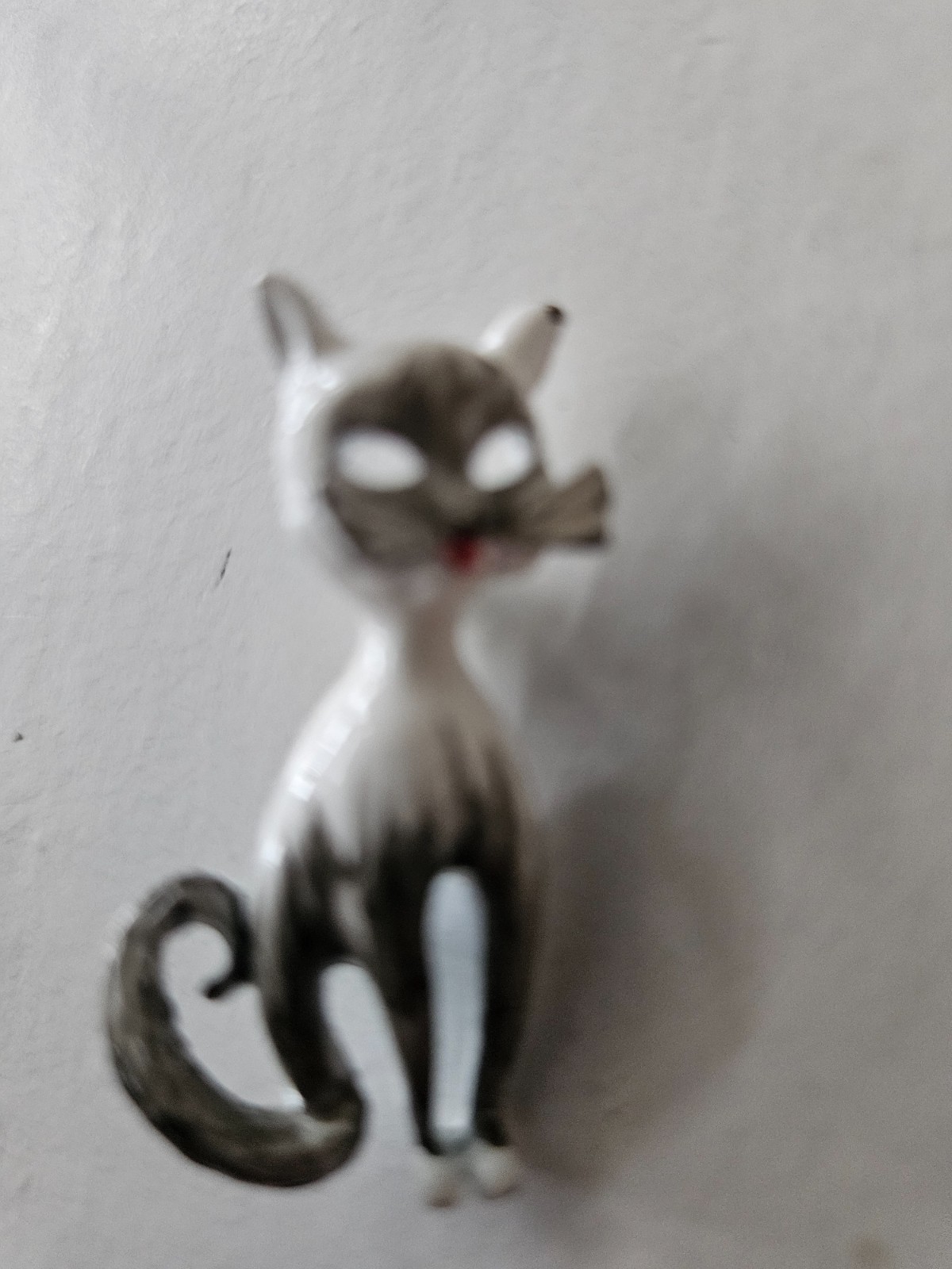 VINTAGE WHITE/BLACK METAL CAT PIN 1.5″ TALL