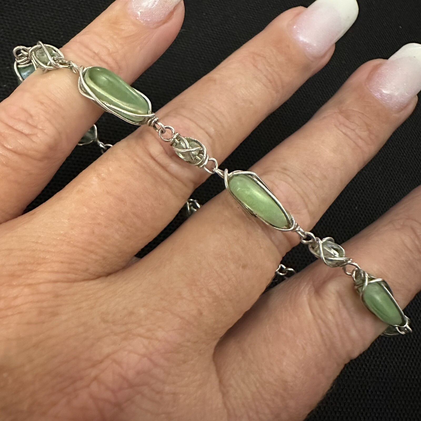 ESTATE STERLING SILVER ARTISAN WIRE WRAP GREEN GLASS BEAD BRACELET 8 3/4”LONG
