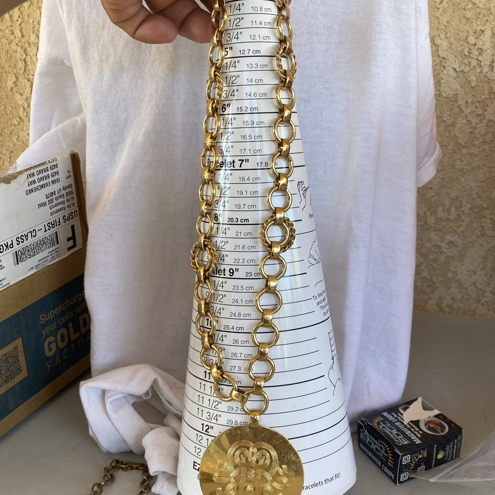 1980s Monet Gold Tone Circle Locket Pendant Chain Necklace