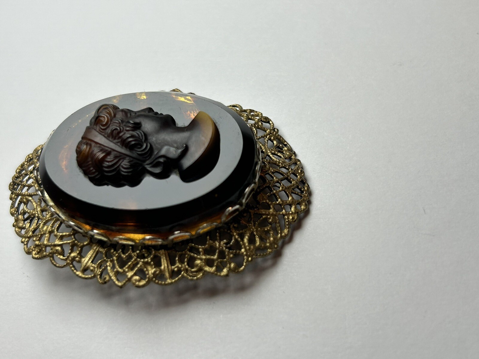 Vintage – Beautiful Brown Cameo With Gold Tone Filigree.