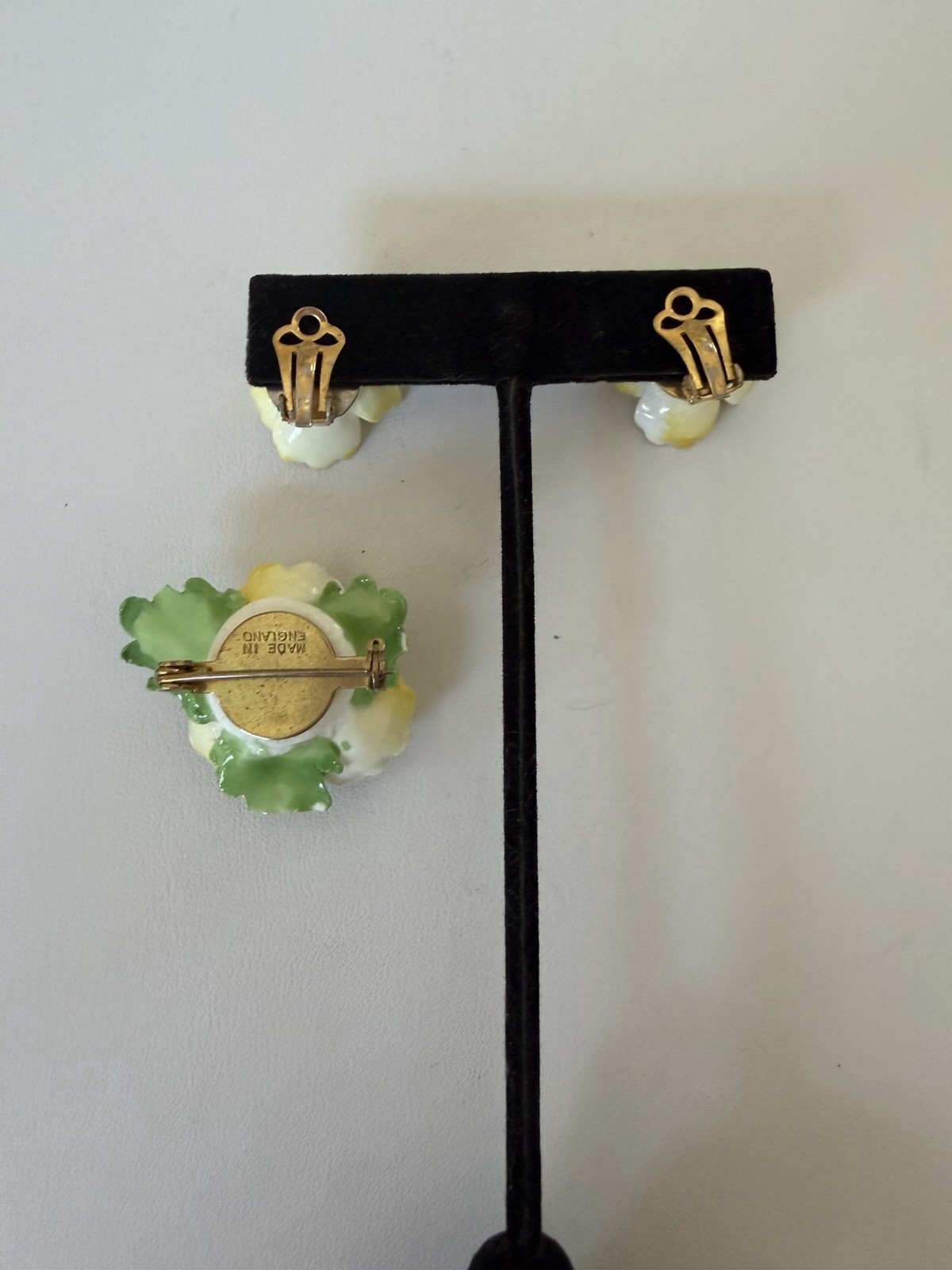 MADE IN ENGLAND FINE BONE CHINA DAFFODIL FLOWER PIN BROOCH Clip On EARRING SET