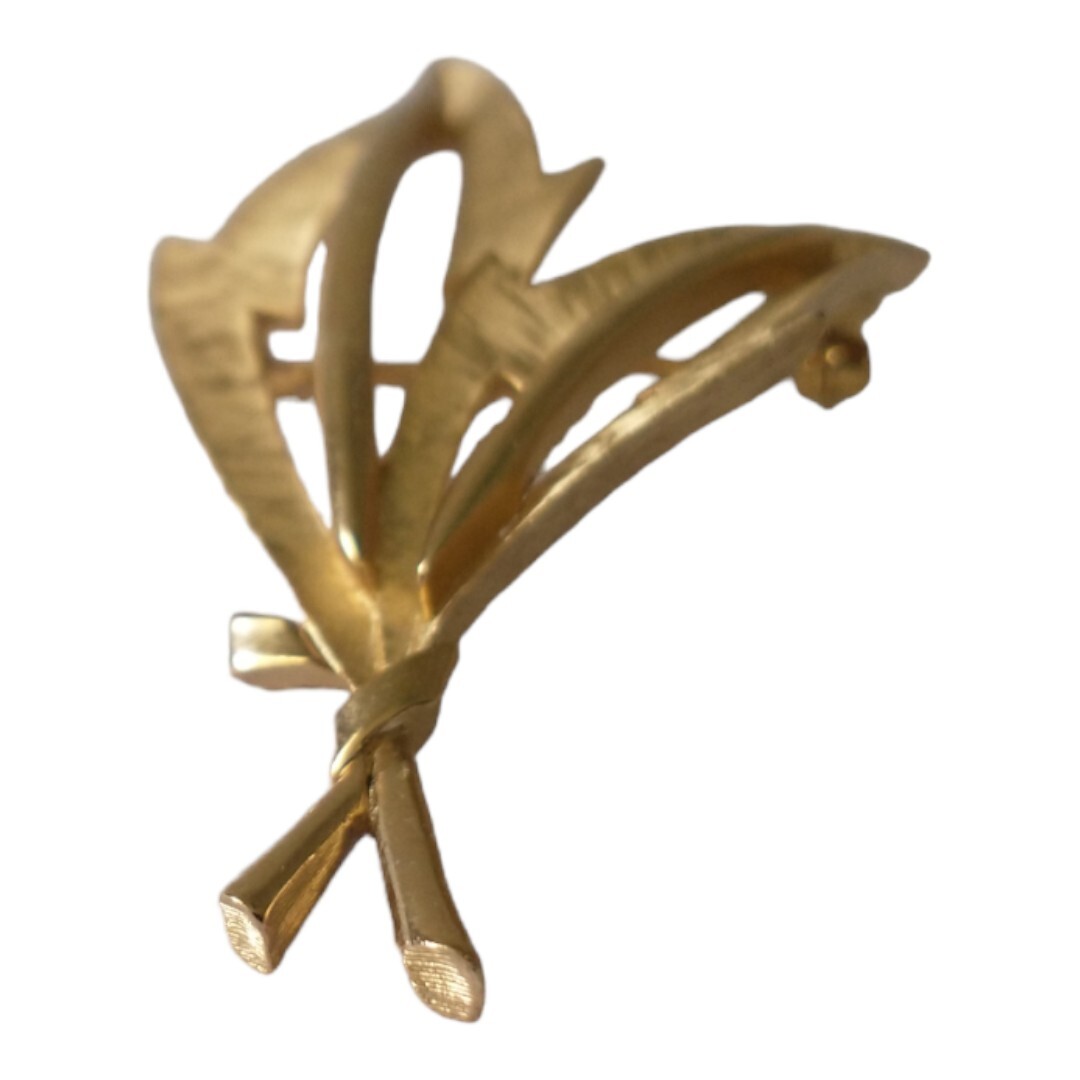 Crown Trifari Gold Tone Modernist Leaf Brooch Pin Brushed Gold Tone Finish MCM