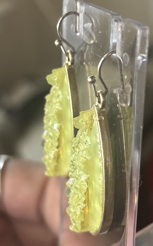 VTG Crystal Geode Light Green Teardrop Dangle Drop Earrings Hook Closure