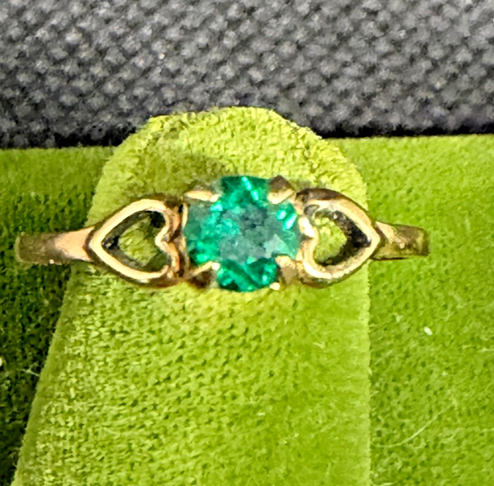 Vintage Simulated Emerald Stamped 18k HGE Ring Size 7 May Birth Stone Green