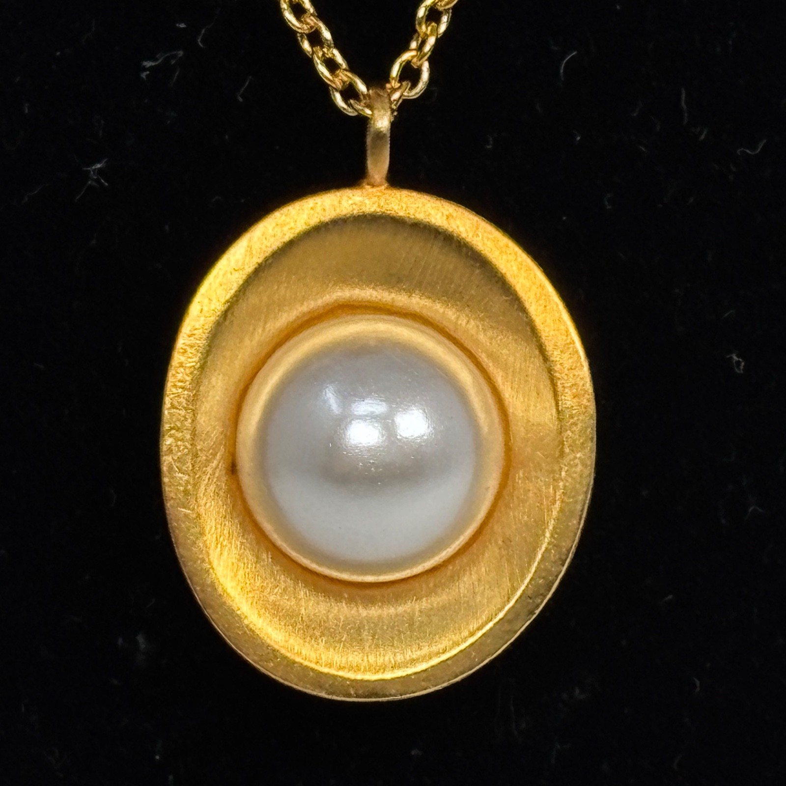 VTG MMA KHM Matte 24K Gold Plate Faux Pearl Cupid Necklace Clip Earrings Set