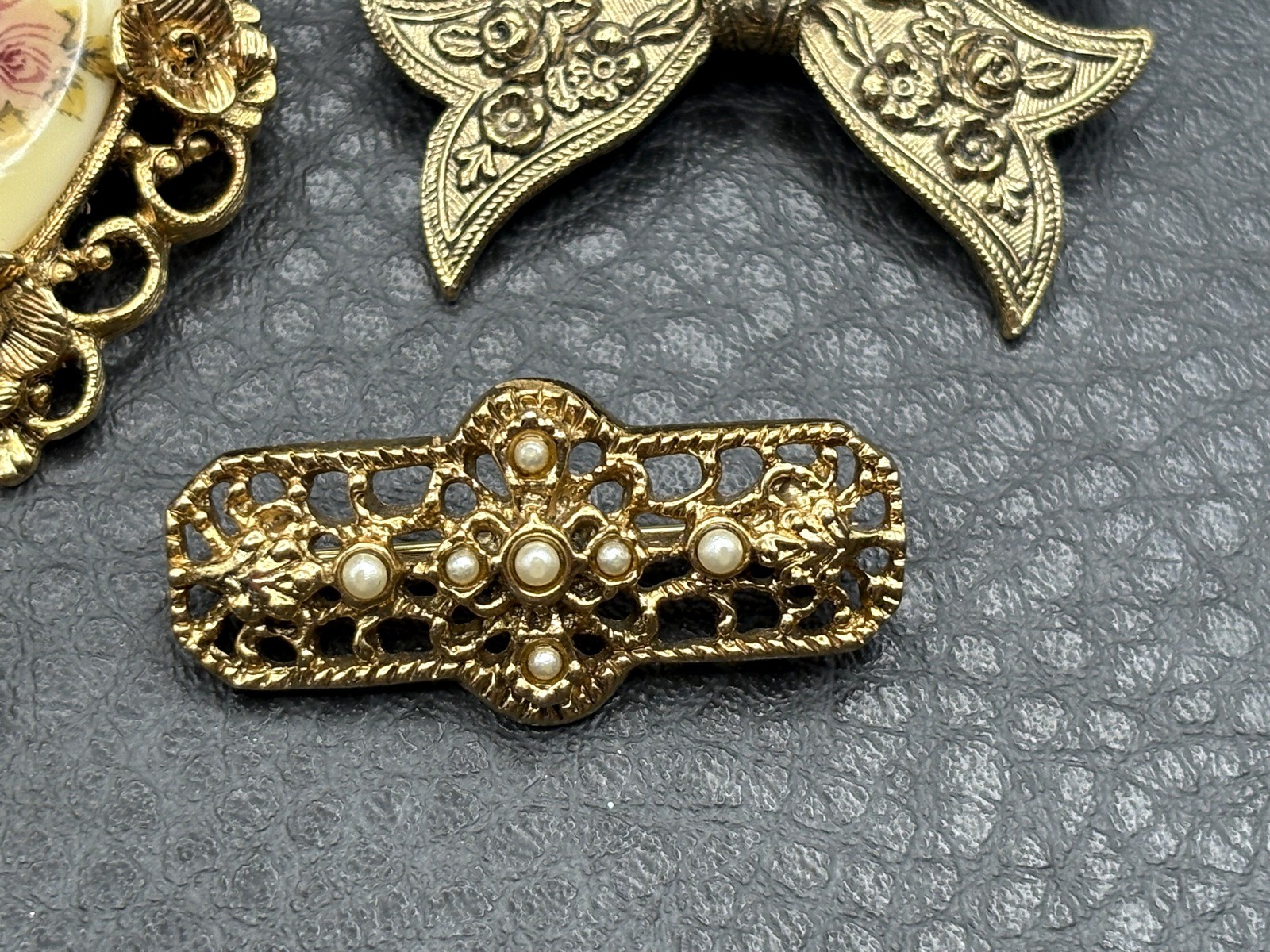 VTG Lot Of 5 Brooch Pin 3 1928 Brand Floral Heart Bow Basket Victorian Style